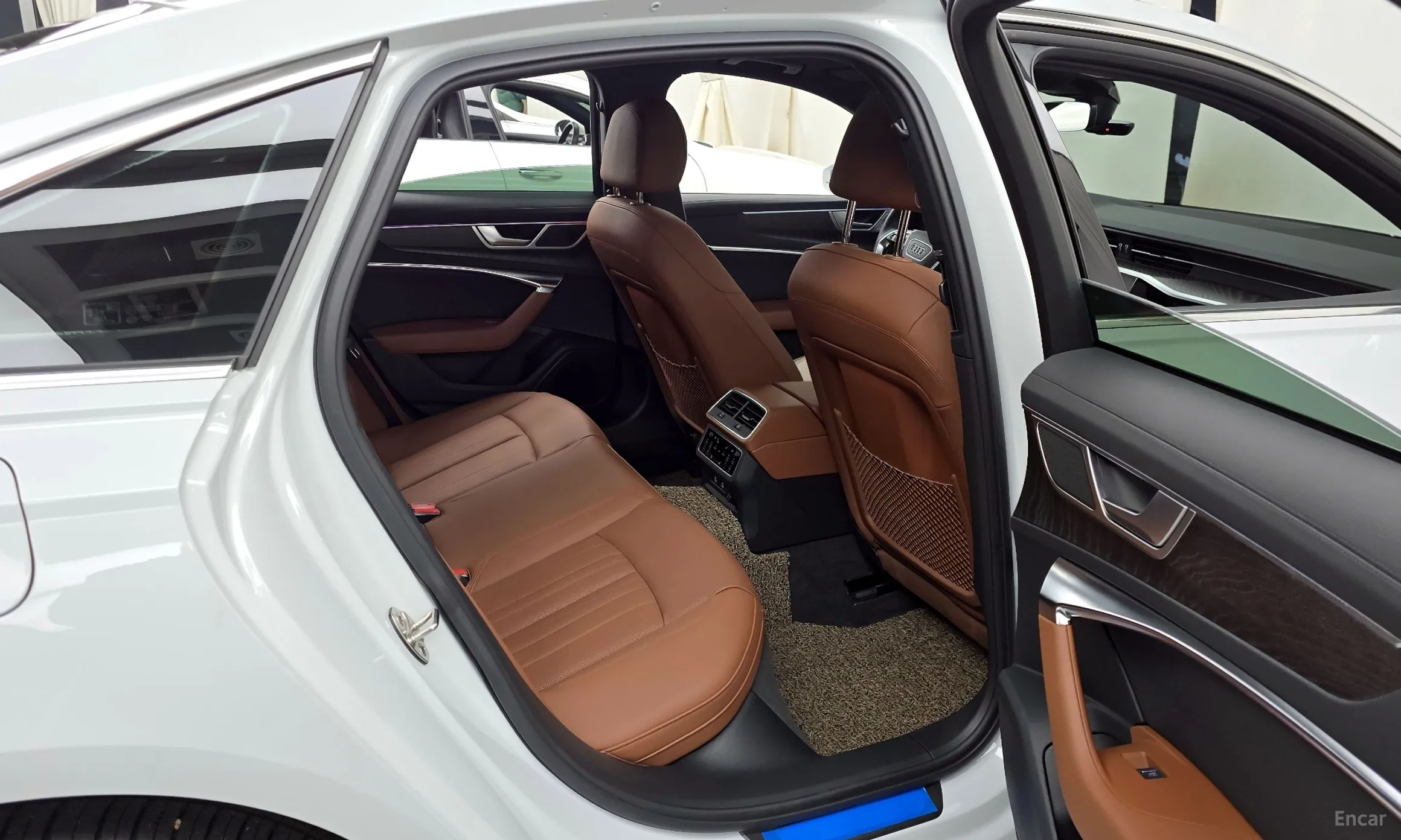 Audi A6 (C8) превью 12
