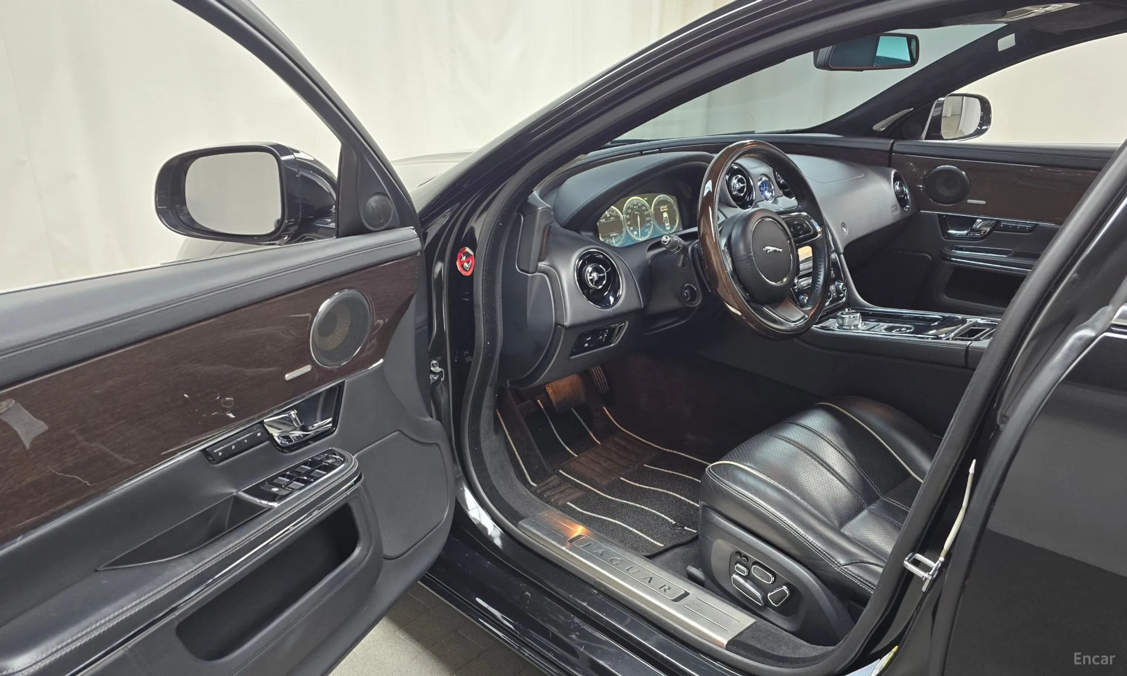 Jaguar All New XJ превью 10
