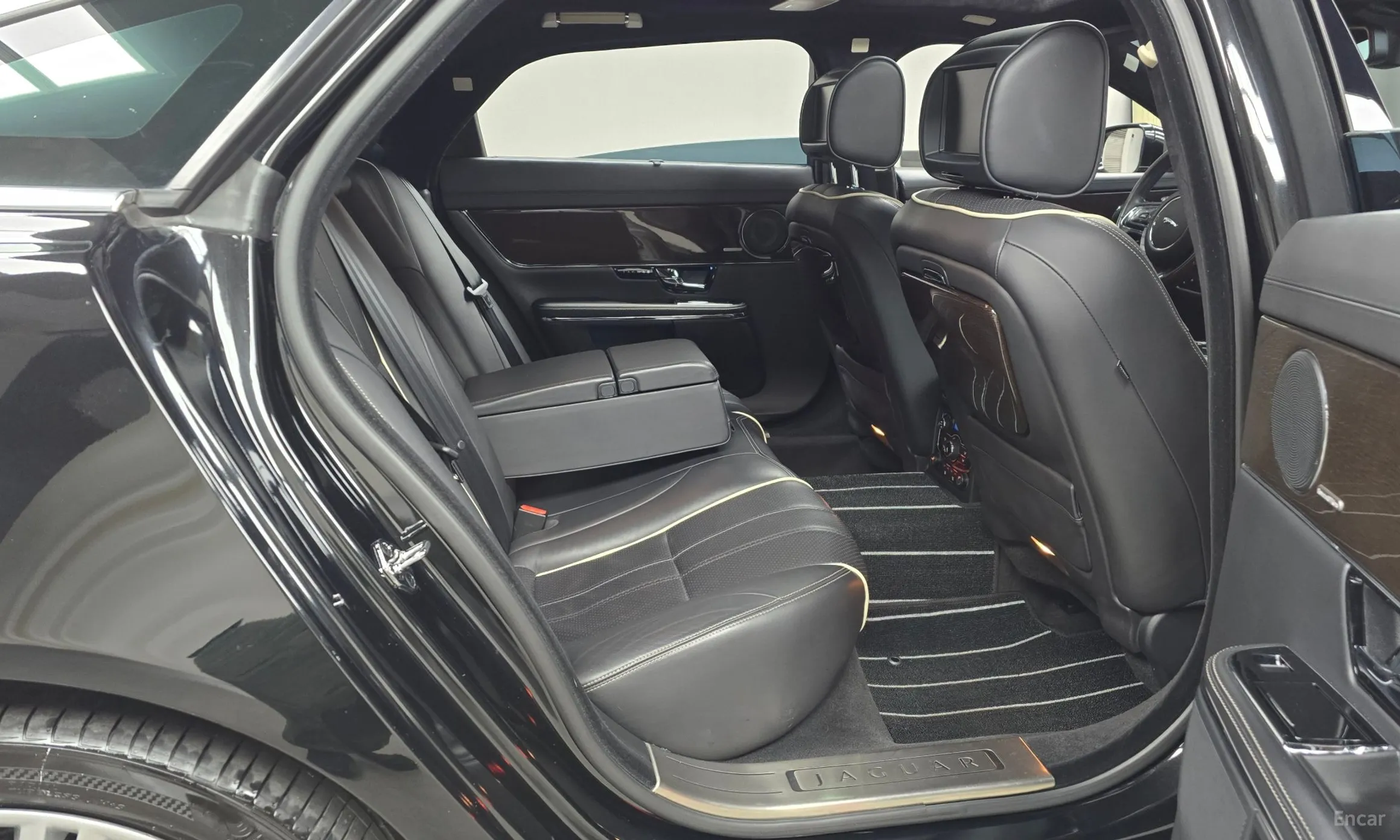 Jaguar All New XJ превью 12