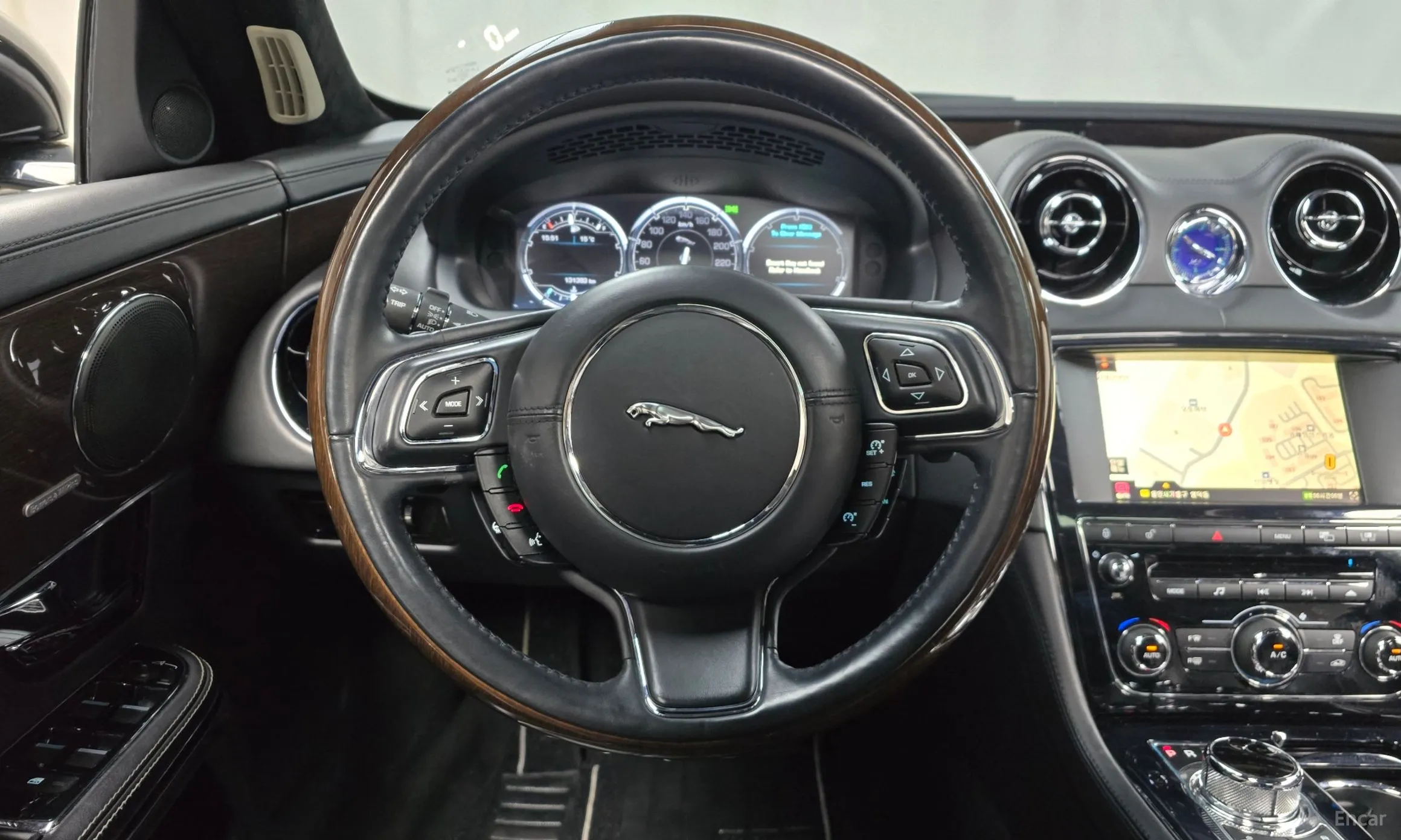 Jaguar All New XJ превью 13
