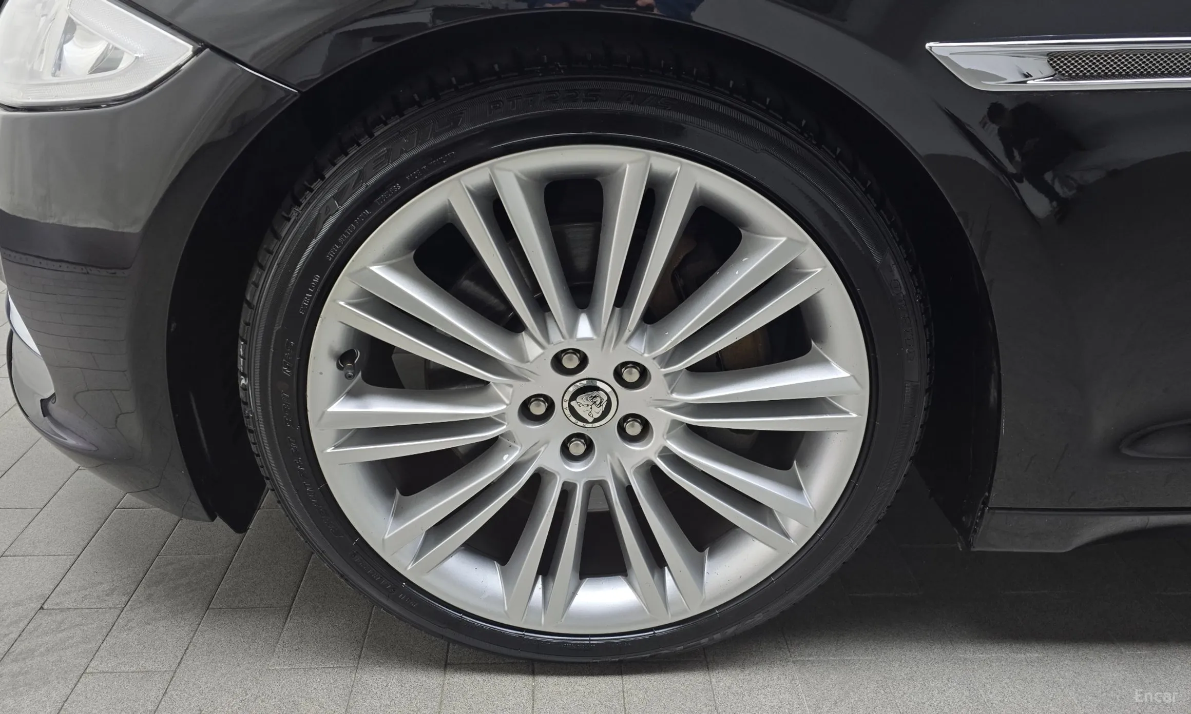 Jaguar All New XJ превью 5
