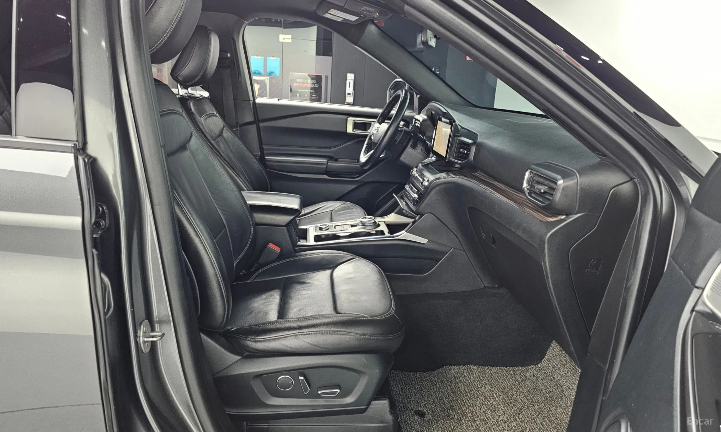 Ford Explorer 6th Generation превью 11