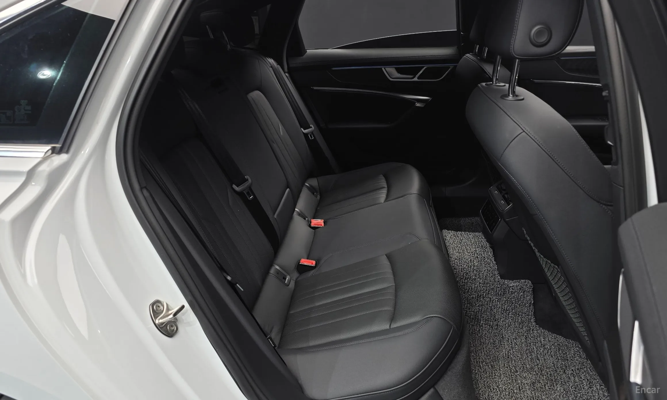 Audi A6 (C8) превью 12