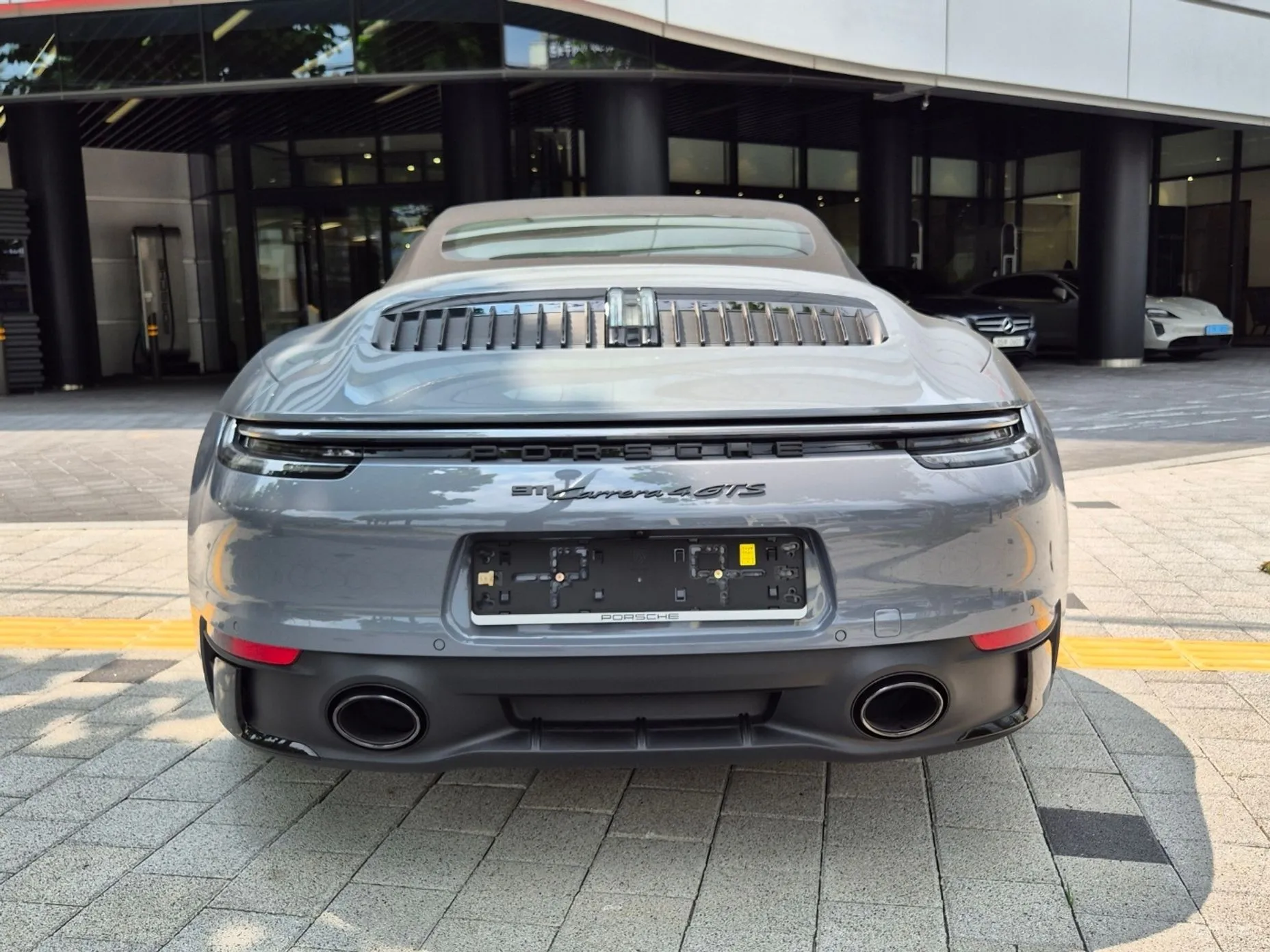 Porsche 911 (992) превью 4