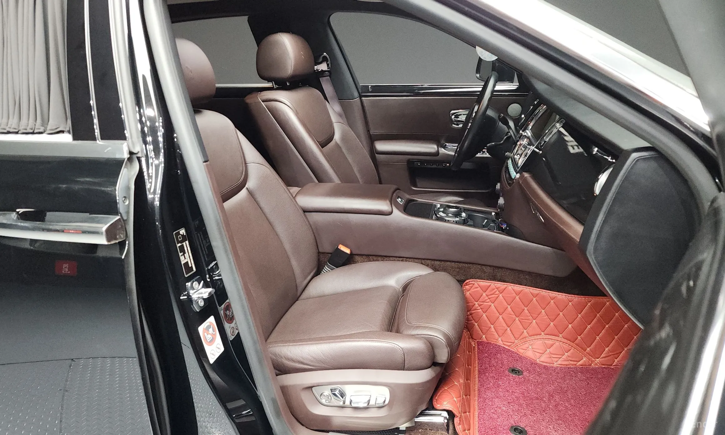 Rolls-Royce Ghost превью 11
