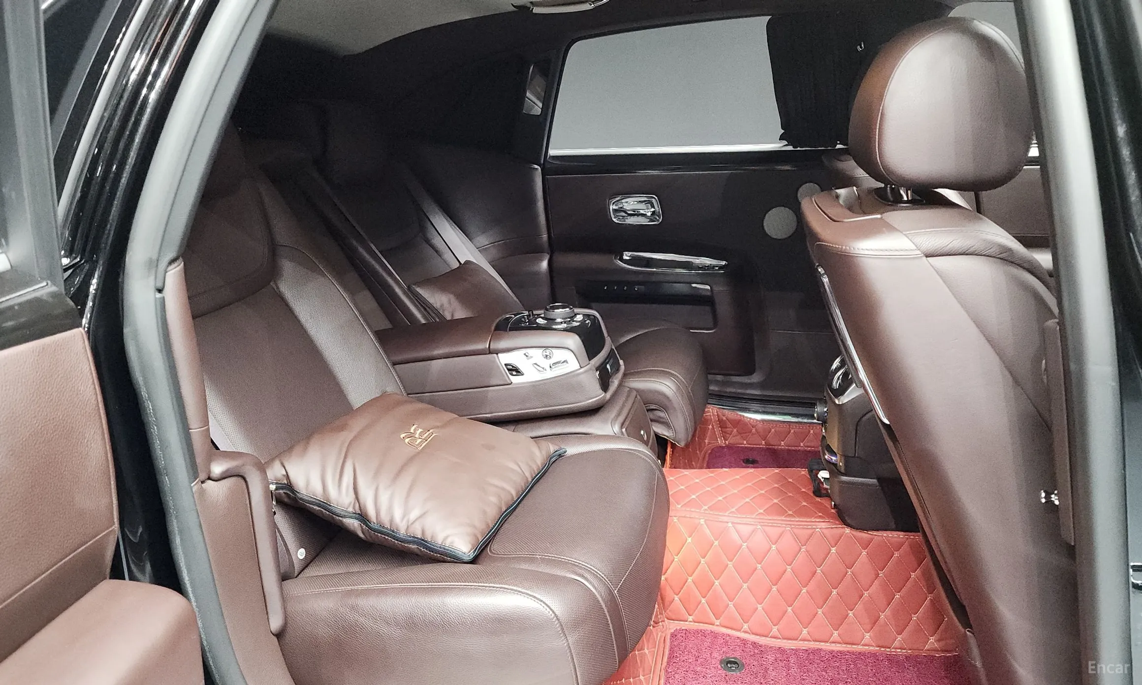 Rolls-Royce Ghost превью 12