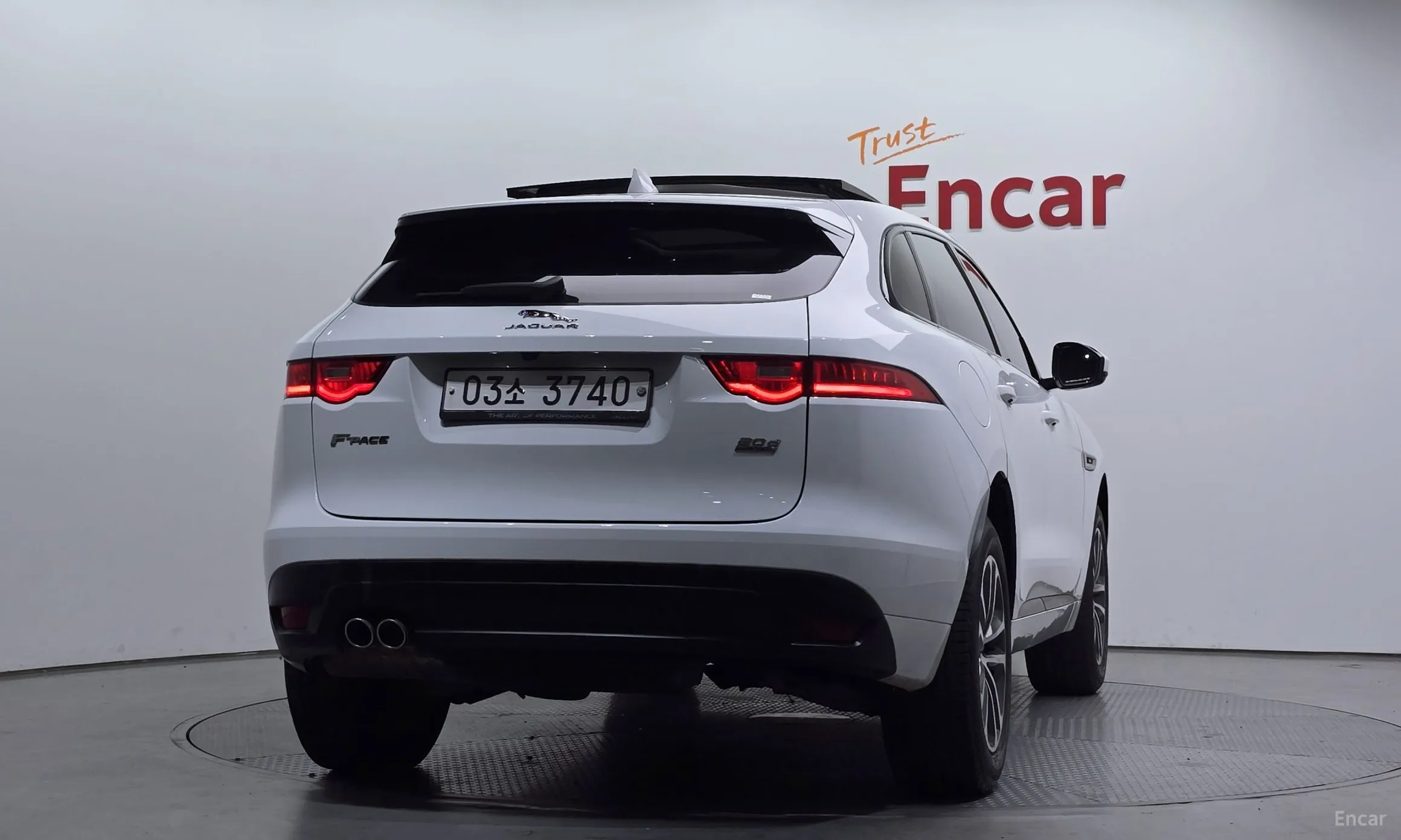 Jaguar F-PACE превью 4