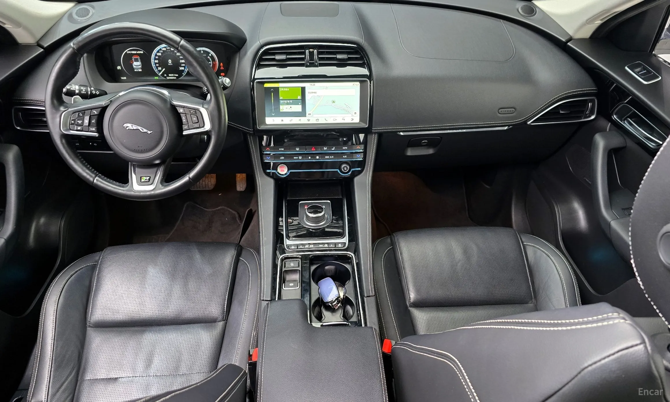 Jaguar F-PACE превью 7