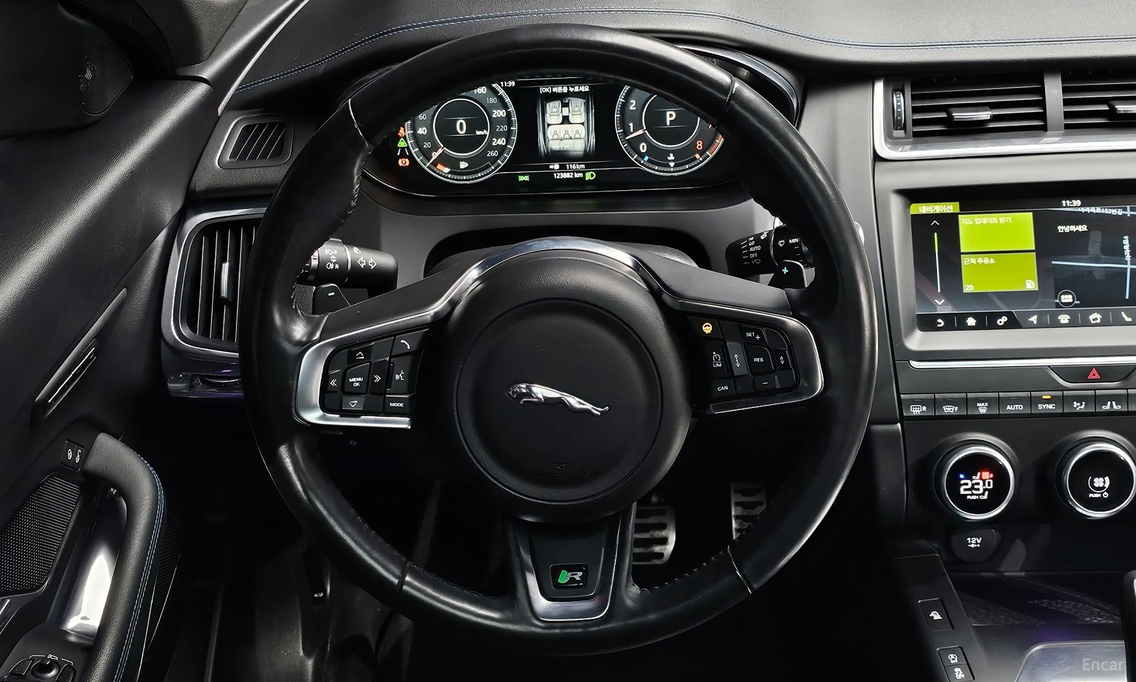 Jaguar E-PACE превью 14