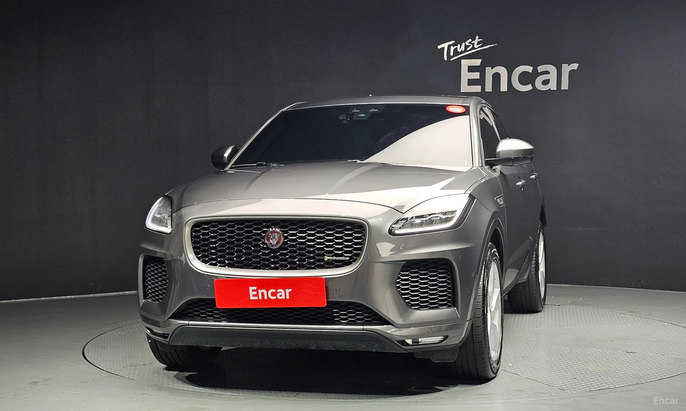 Jaguar E-PACE превью 3
