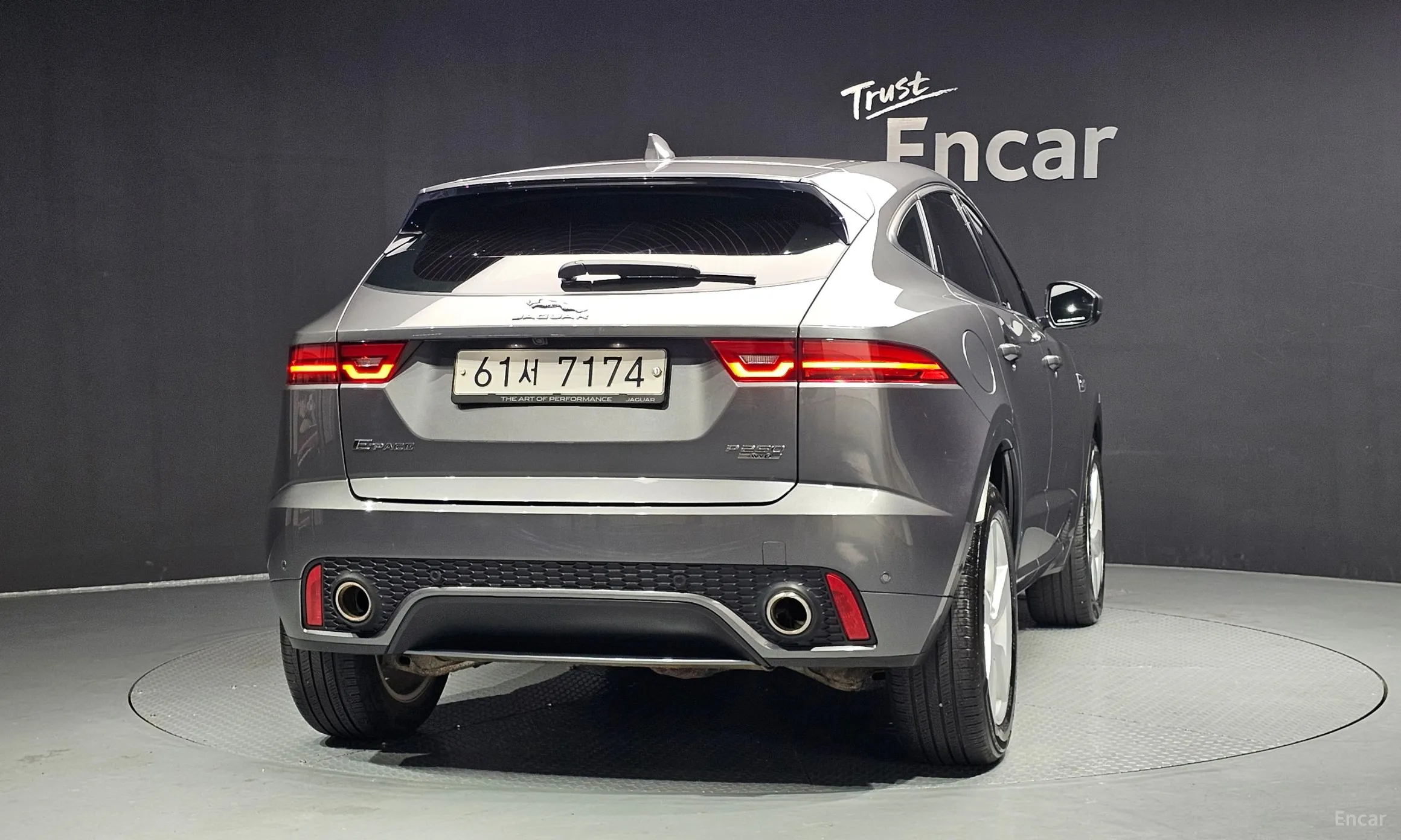 Jaguar E-PACE превью 4