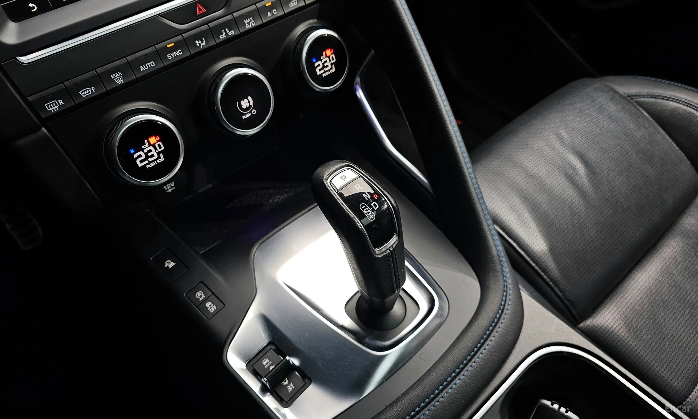 Jaguar E-PACE превью 9