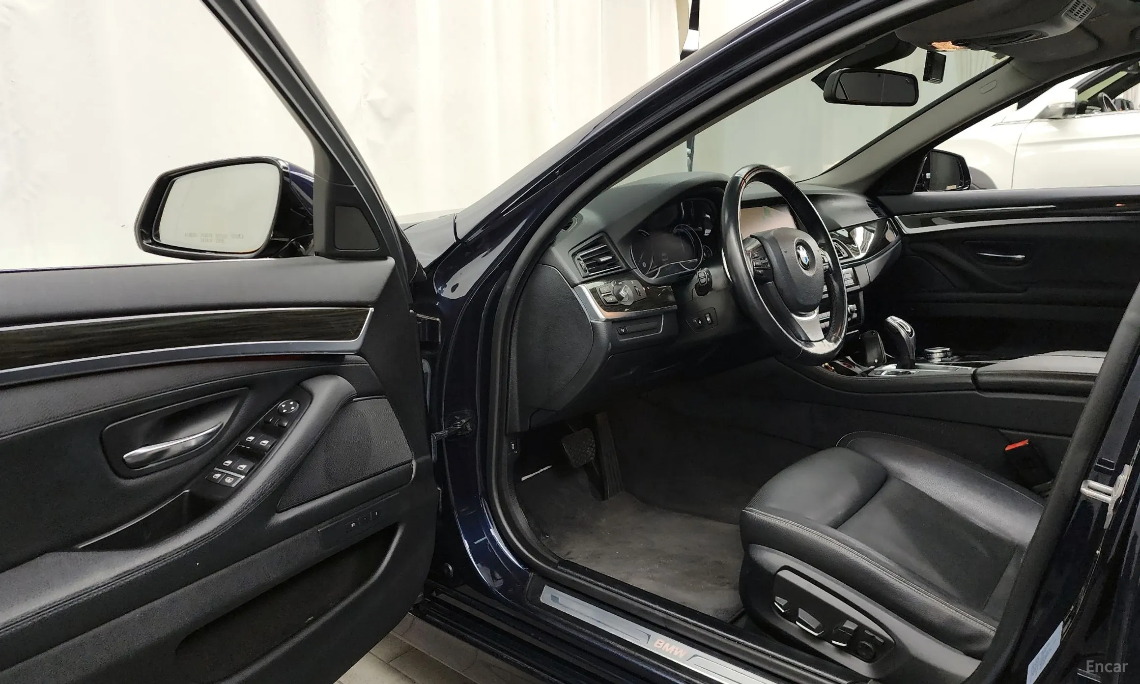 BMW 5 Series (F10) превью 10