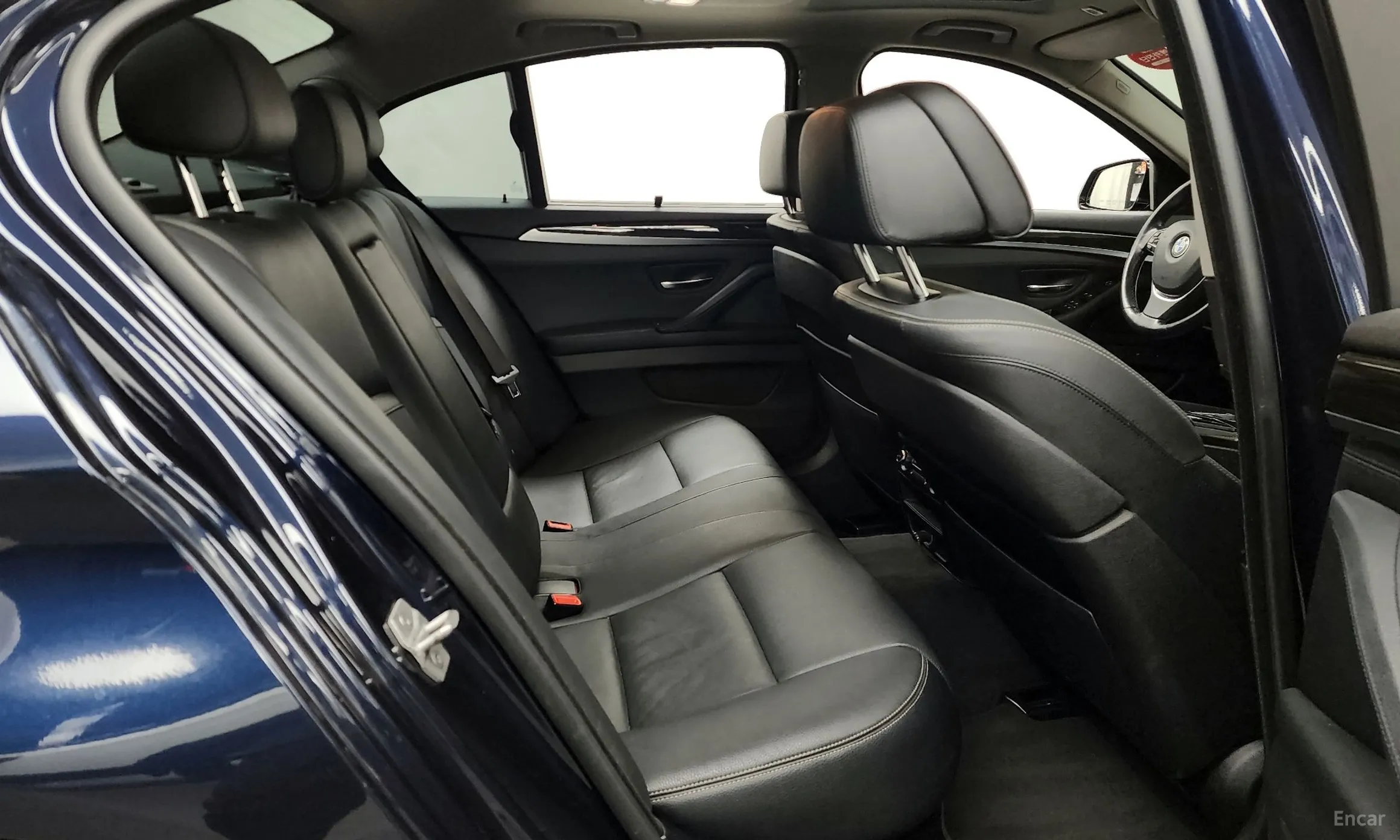 BMW 5 Series (F10) превью 12