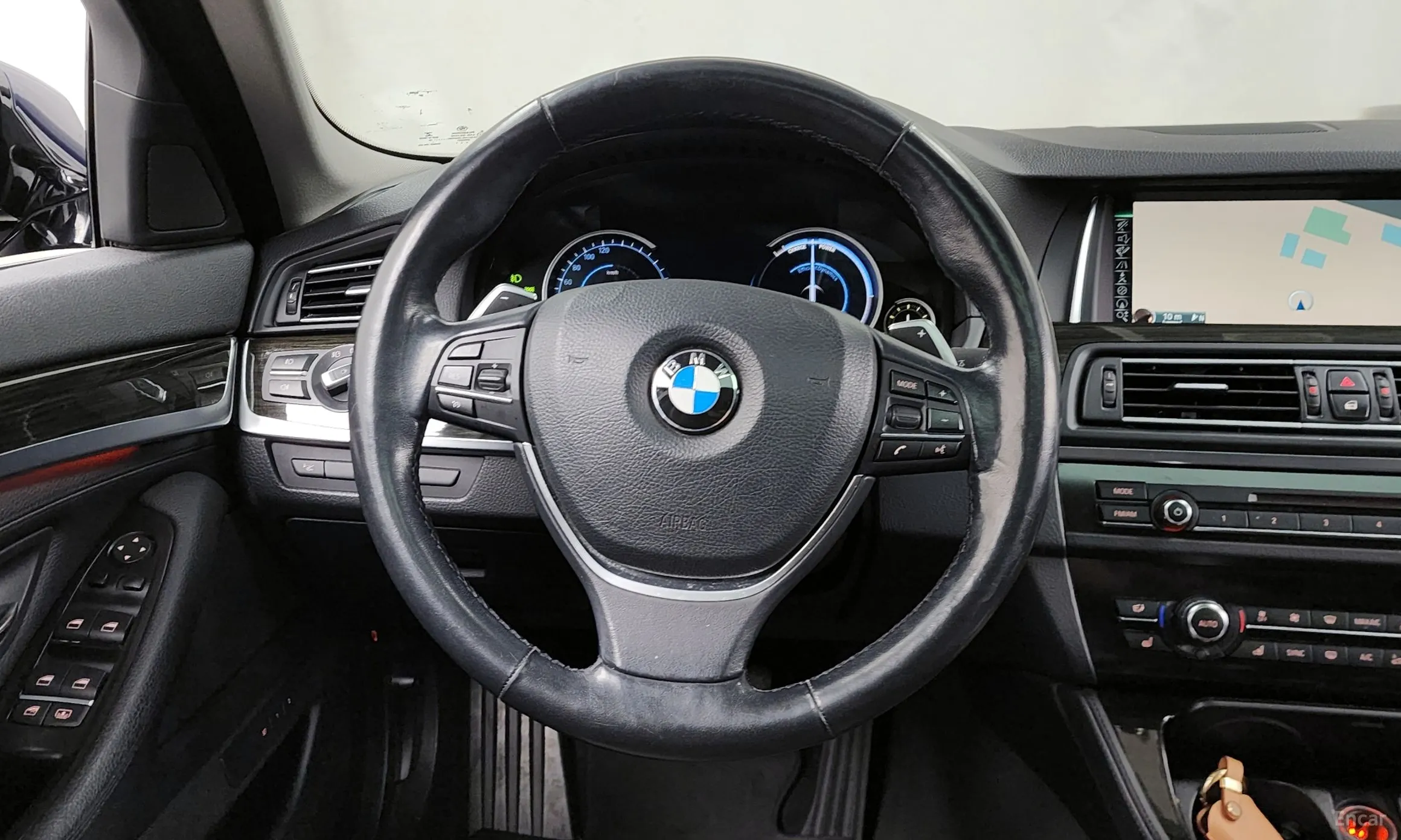 BMW 5 Series (F10) превью 13