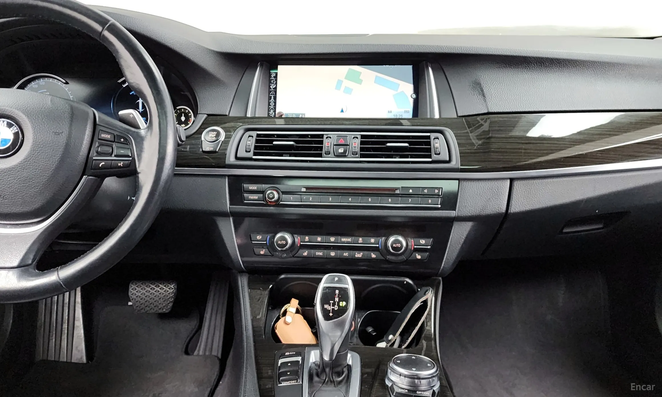 BMW 5 Series (F10) превью 14
