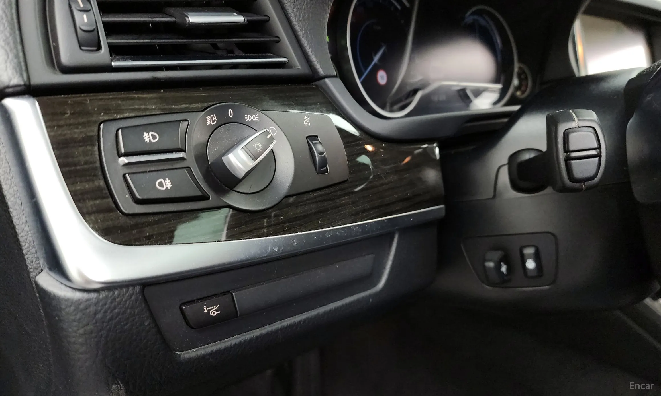 BMW 5 Series (F10) превью 16