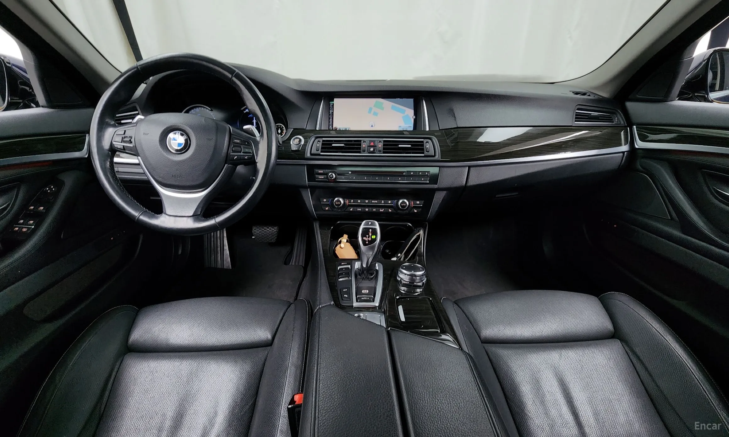 BMW 5 Series (F10) превью 7