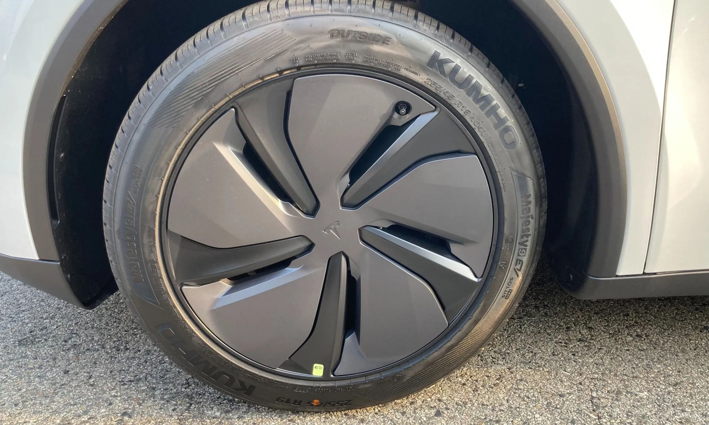 Tesla Model Y превью 20