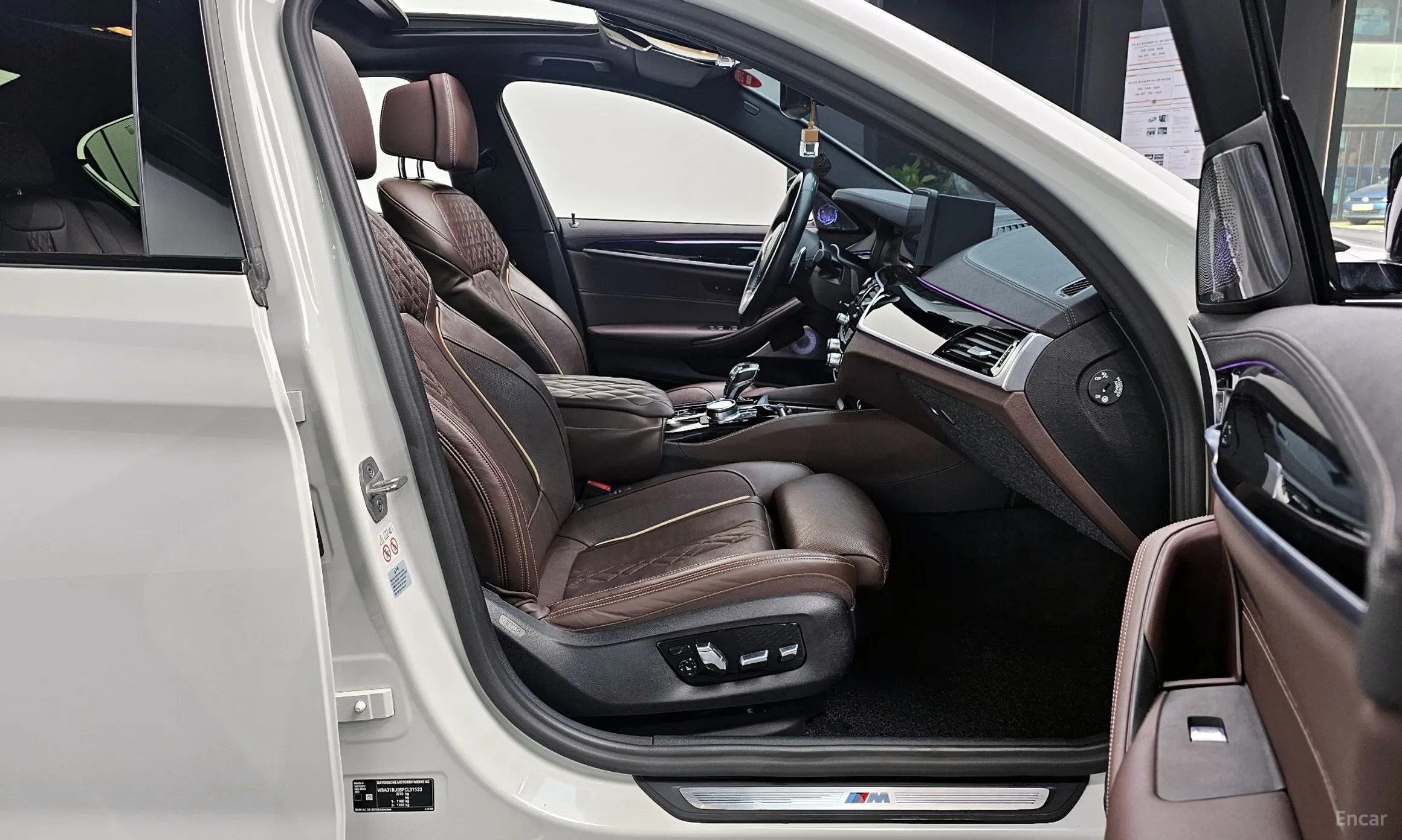 BMW 5 Series (G30) превью 10