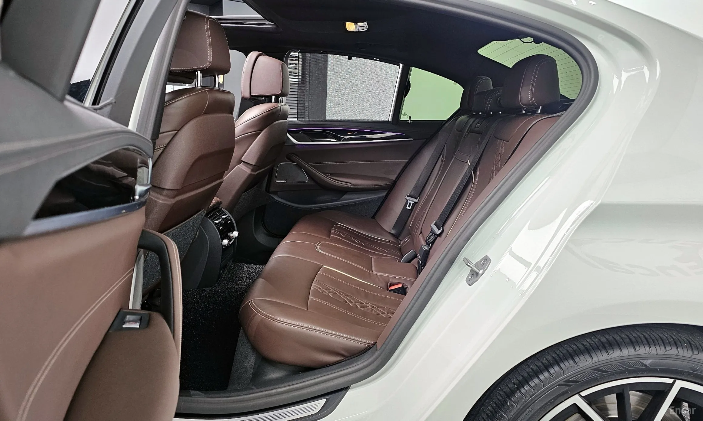 BMW 5 Series (G30) превью 12