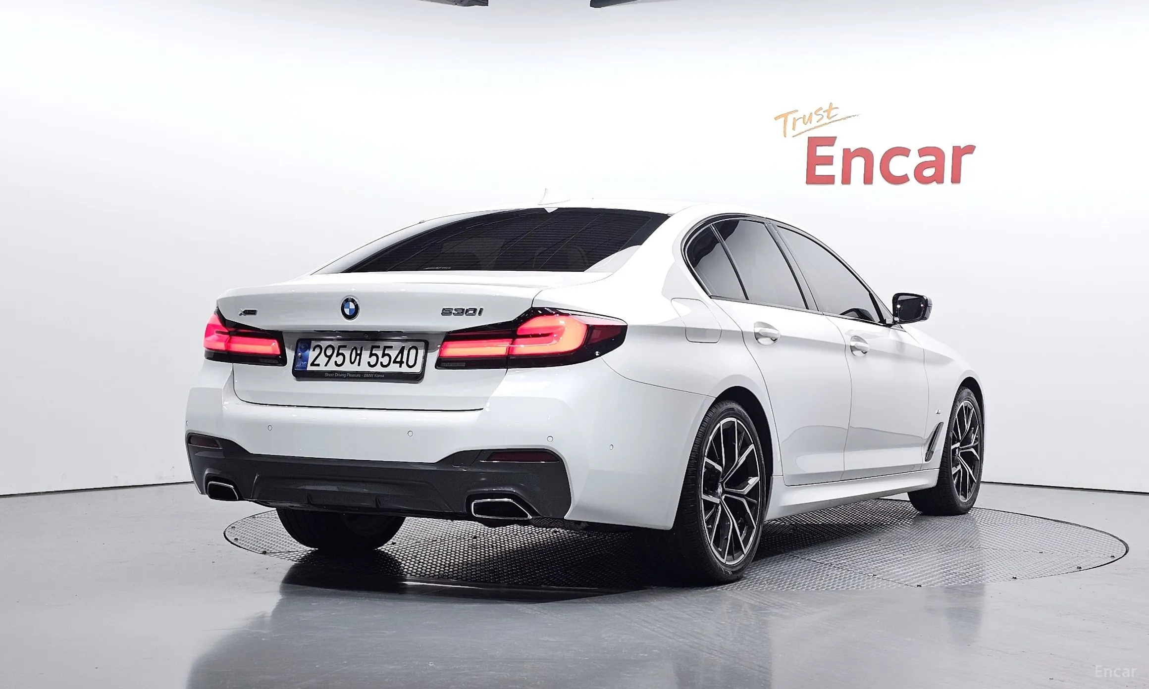 BMW 5 Series (G30) превью 2