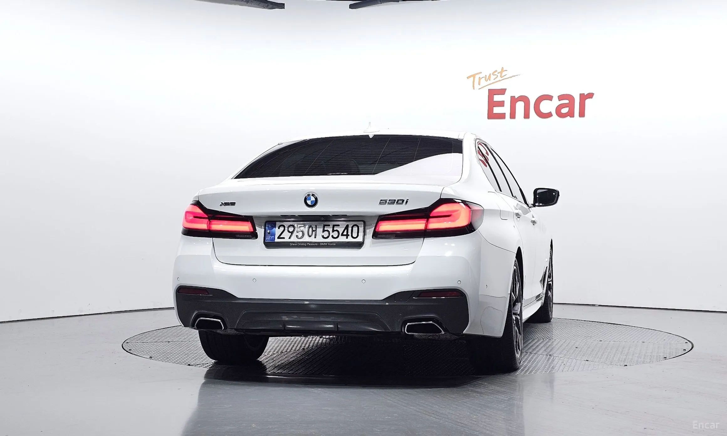 BMW 5 Series (G30) превью 4