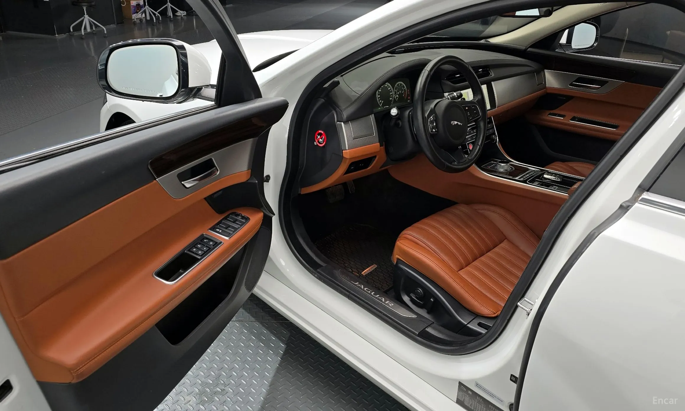 Jaguar XF (x260) превью 10
