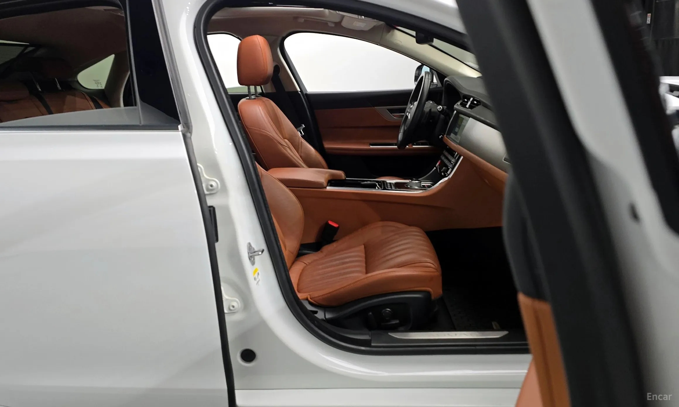 Jaguar XF (x260) превью 11