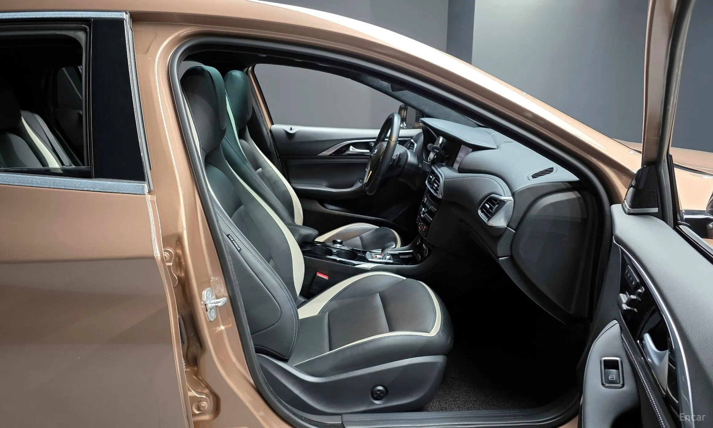 Infiniti Q30 превью 10