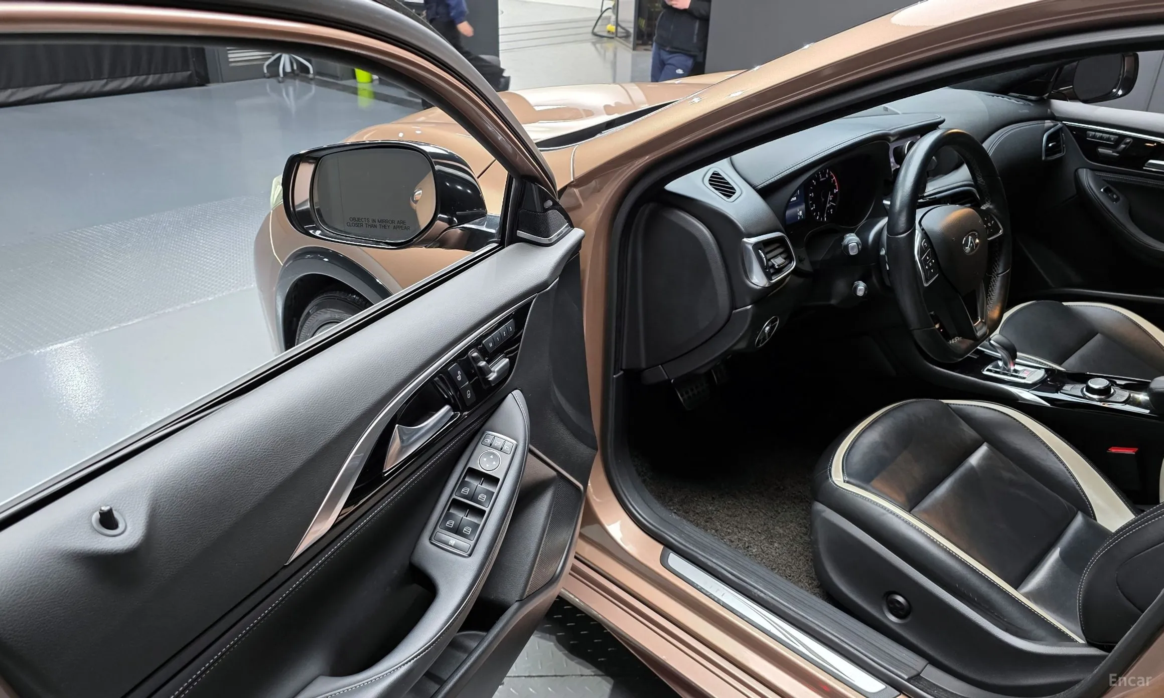 Infiniti Q30 превью 11