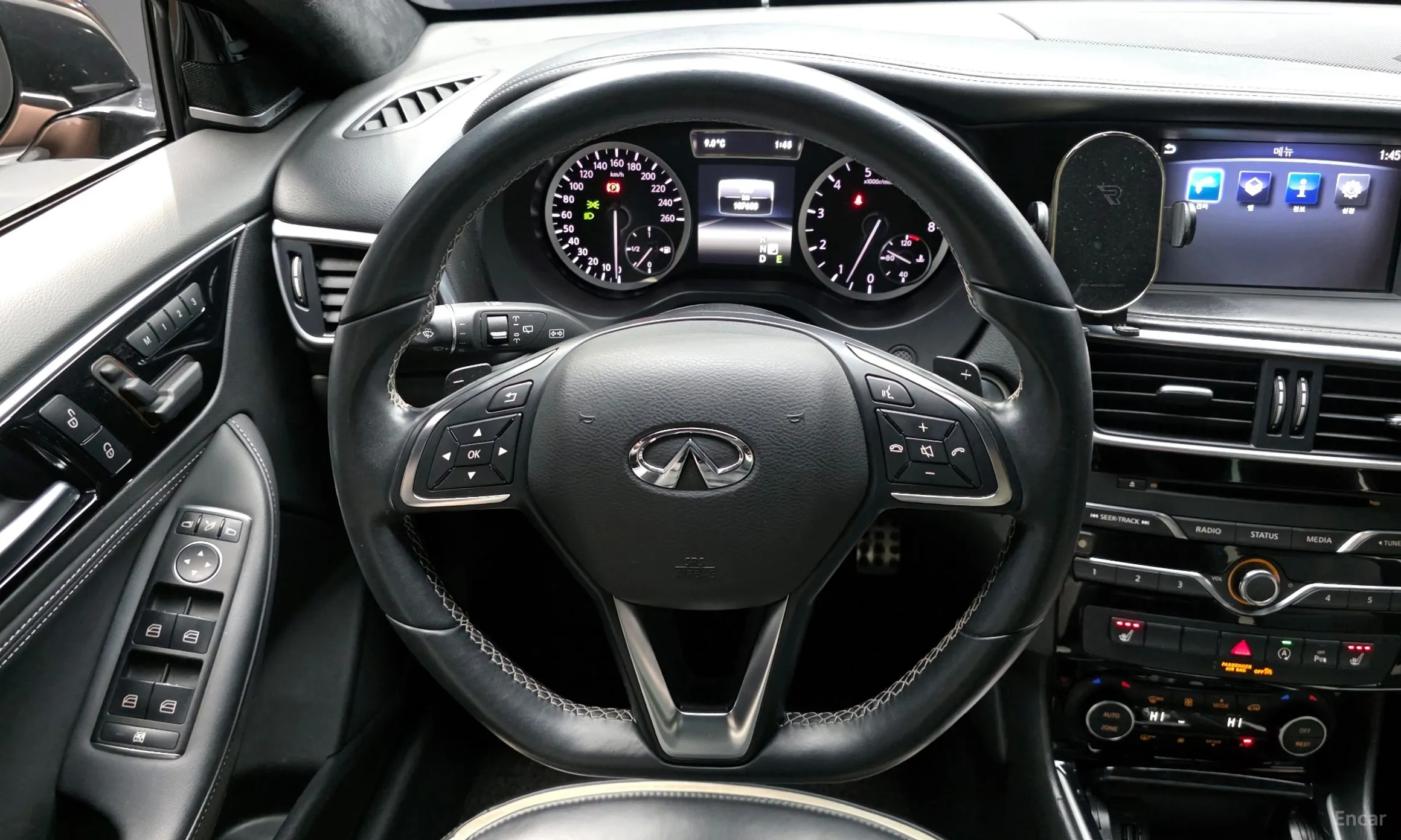 Infiniti Q30 превью 13