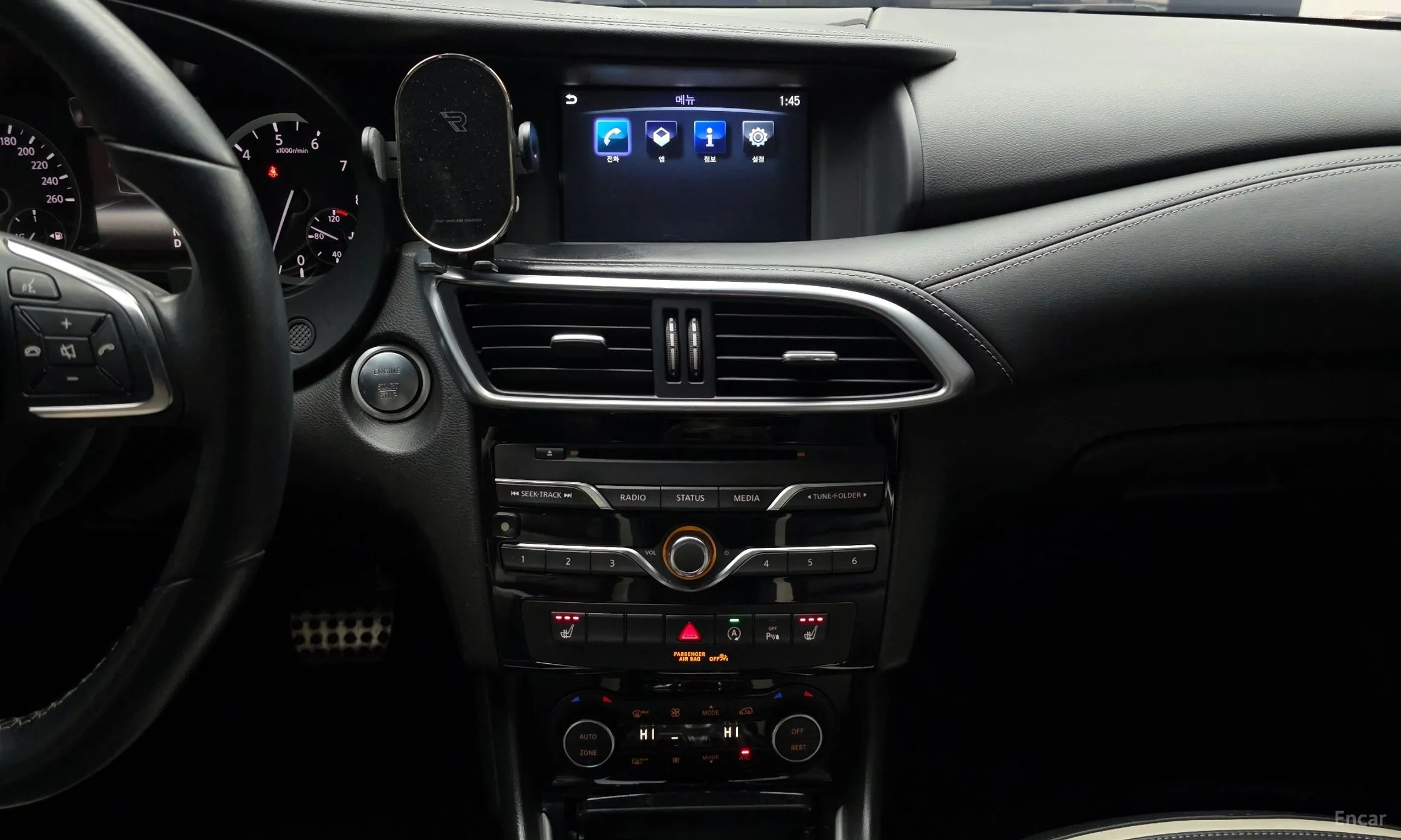Infiniti Q30 превью 15