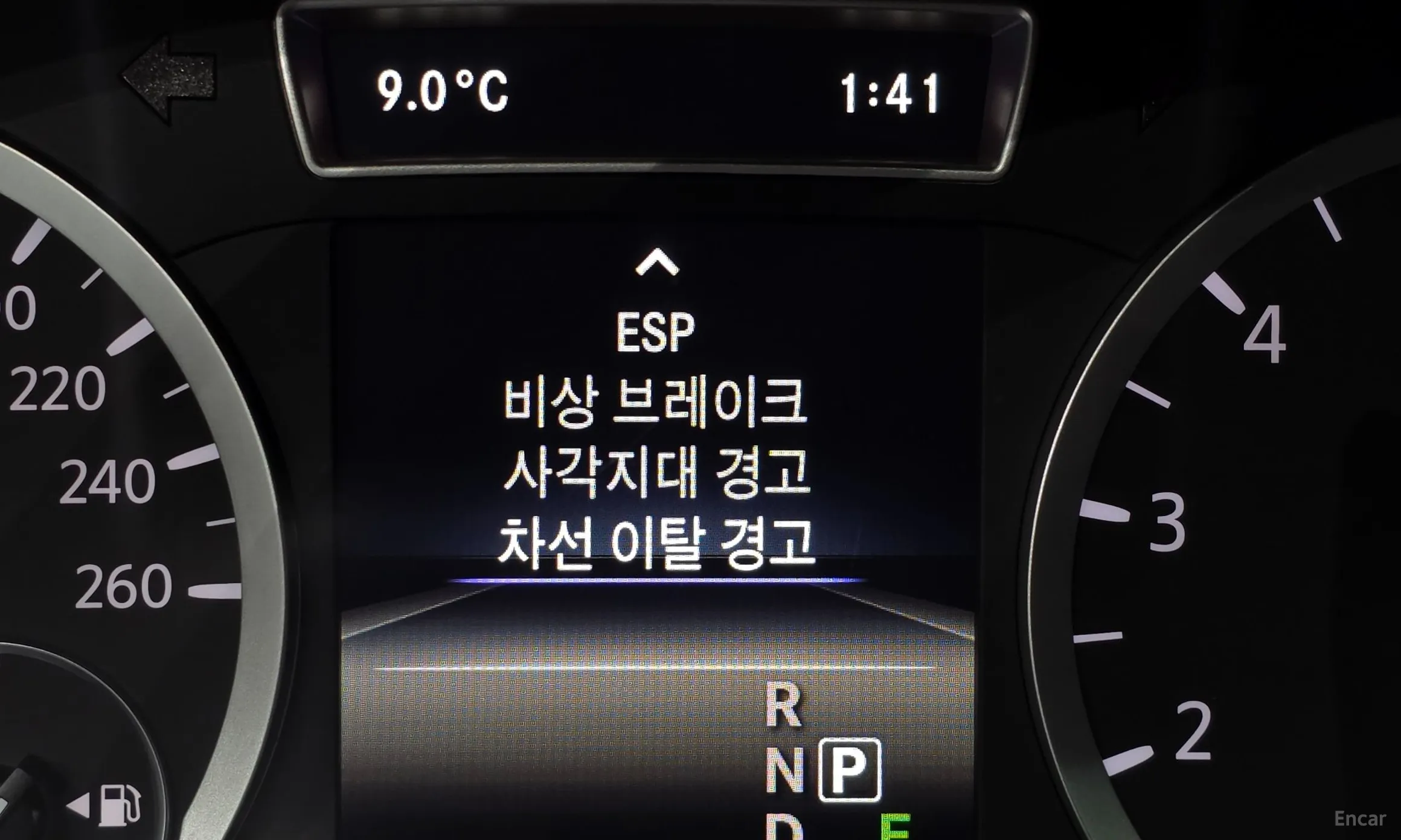 Infiniti Q30 превью 16