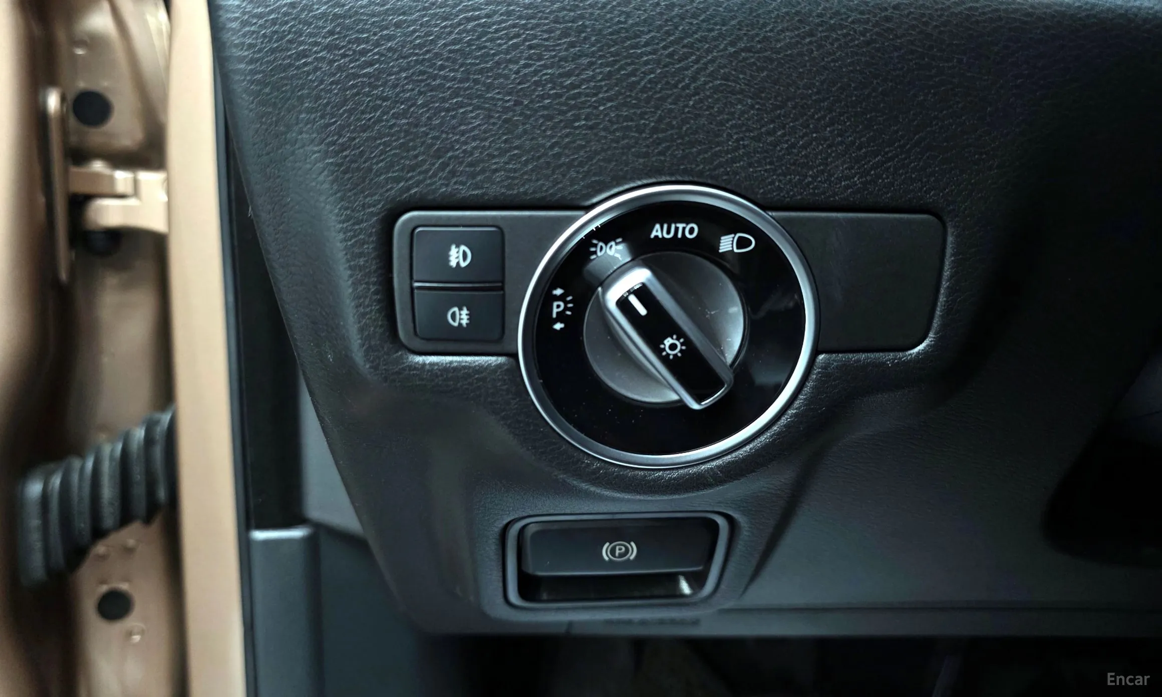 Infiniti Q30 превью 19
