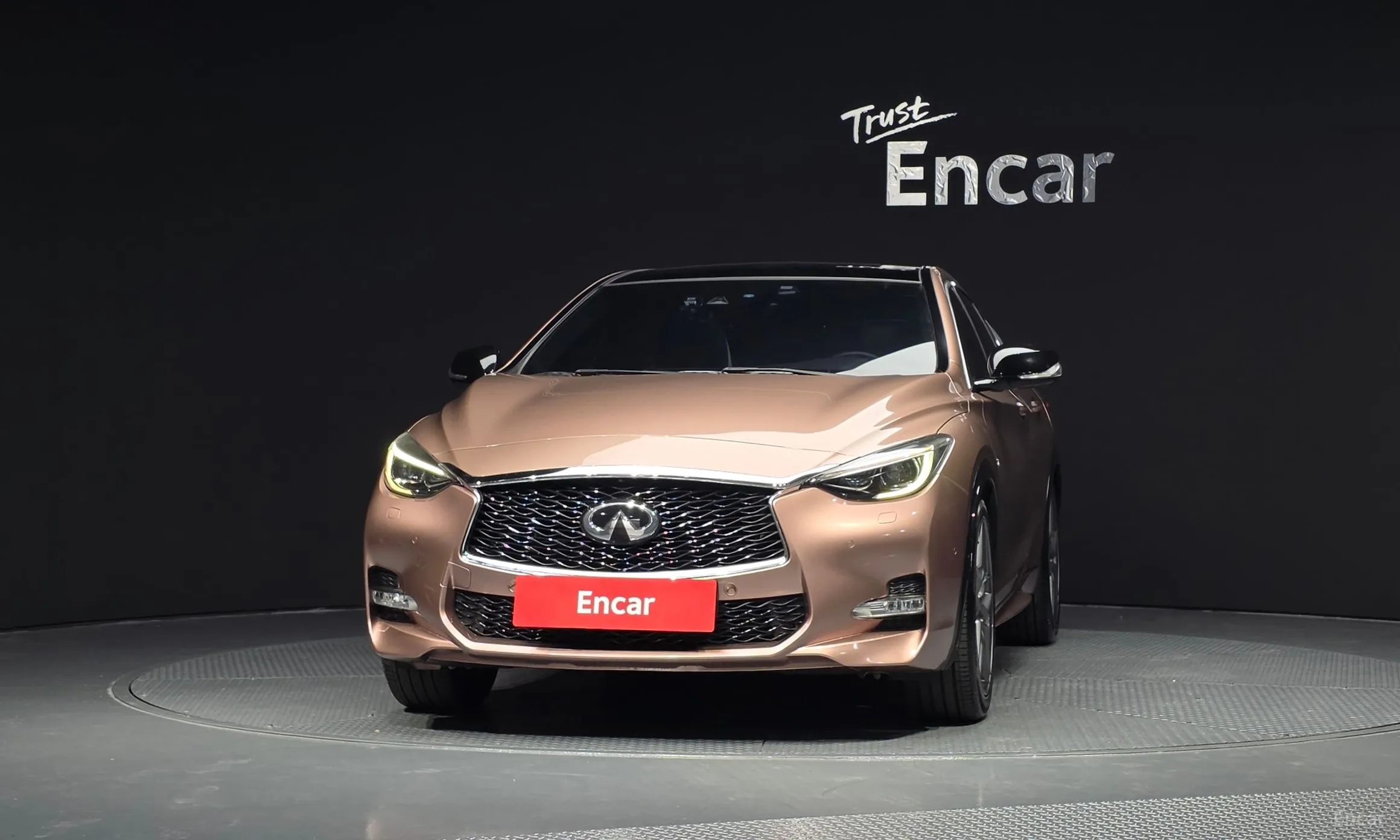 Infiniti Q30 превью 3