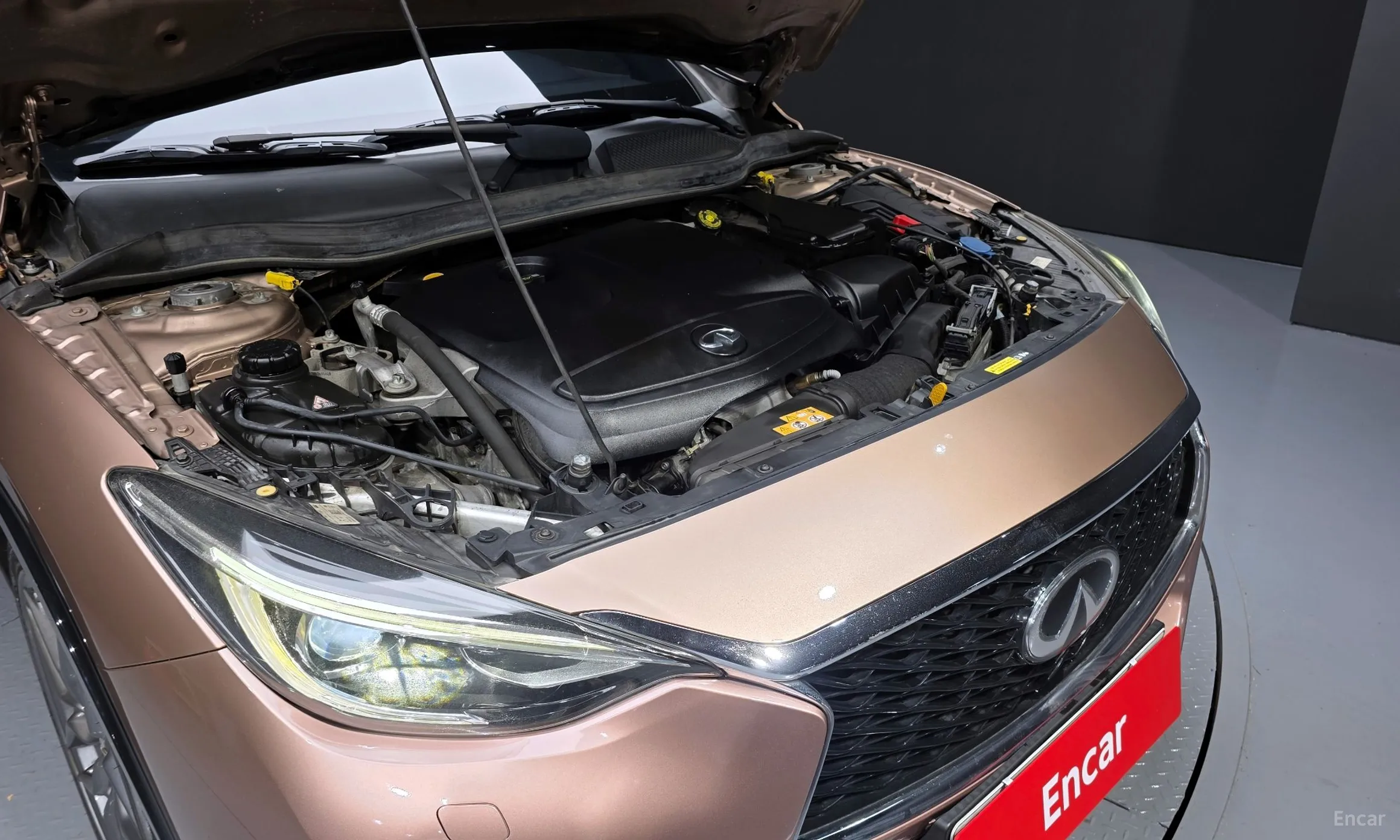 Infiniti Q30 превью 6
