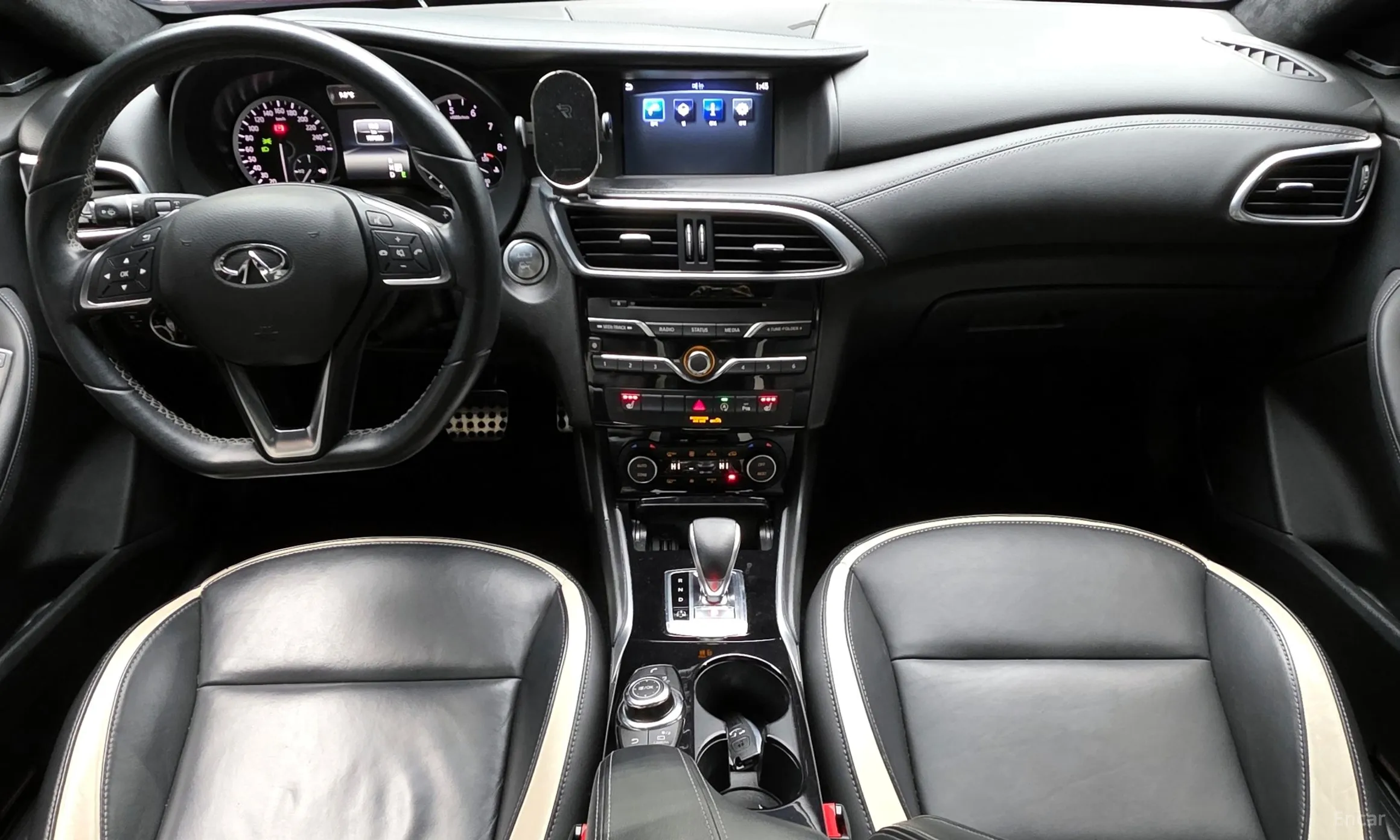 Infiniti Q30 превью 7