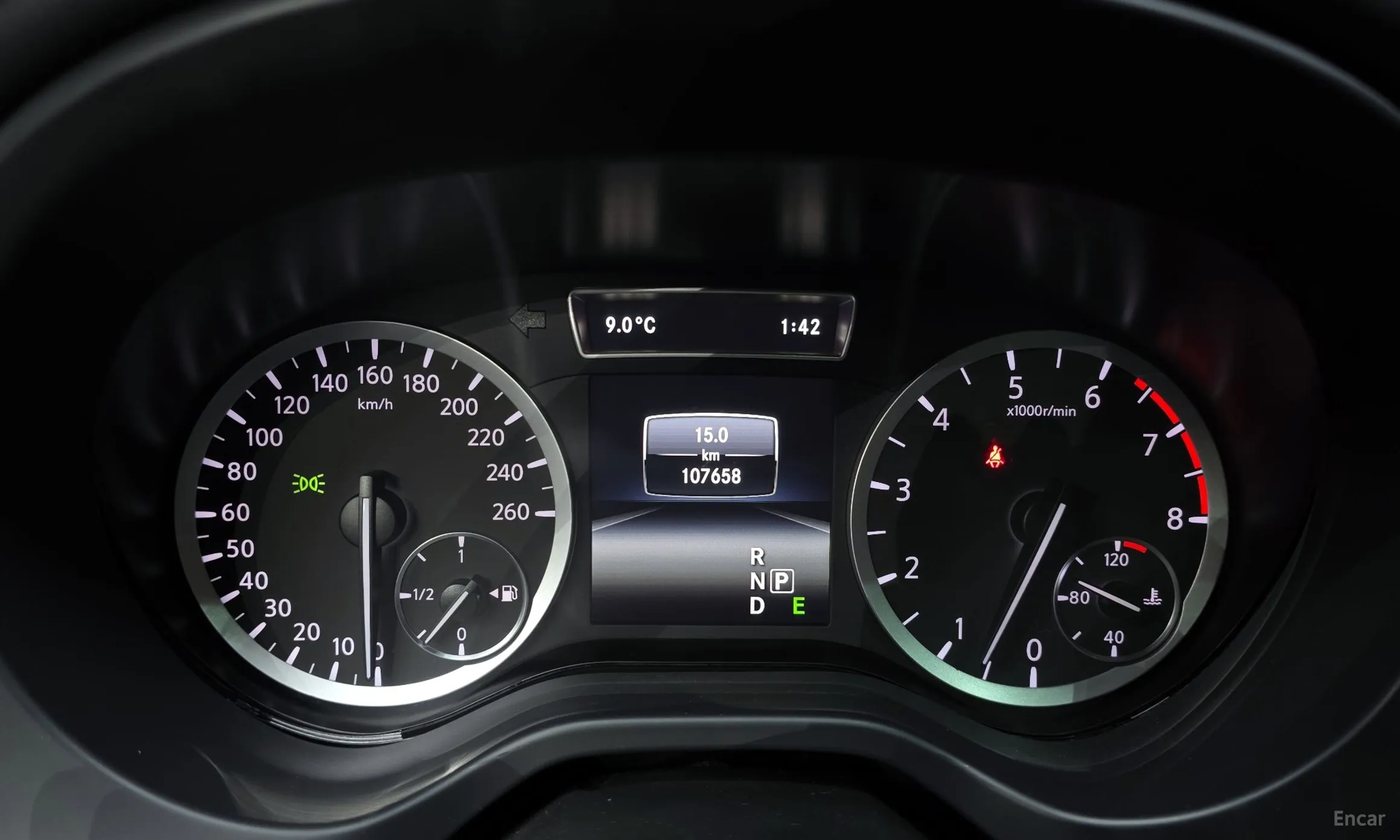Infiniti Q30 превью 8
