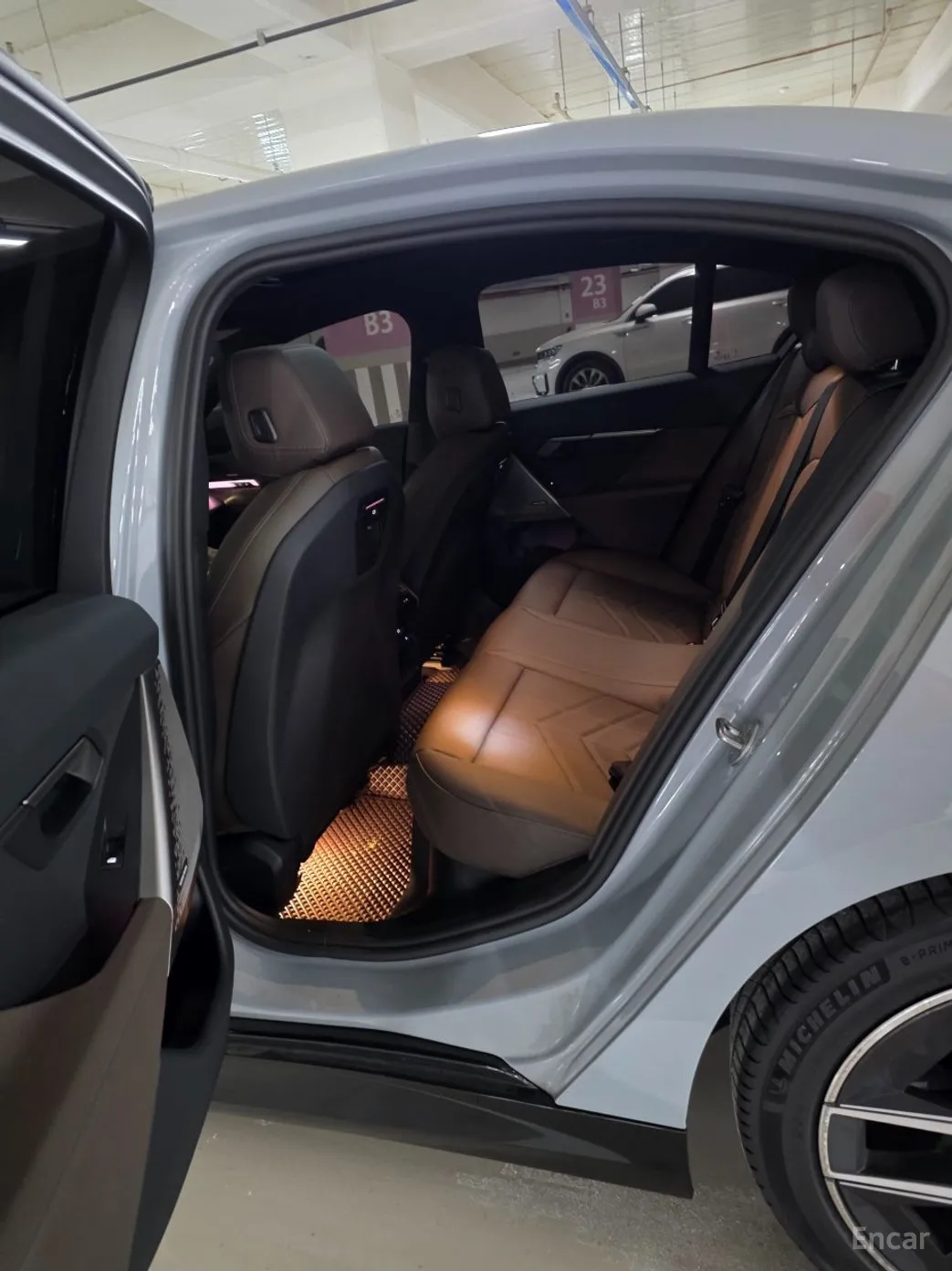 BMW 5 Series (G60) превью 10