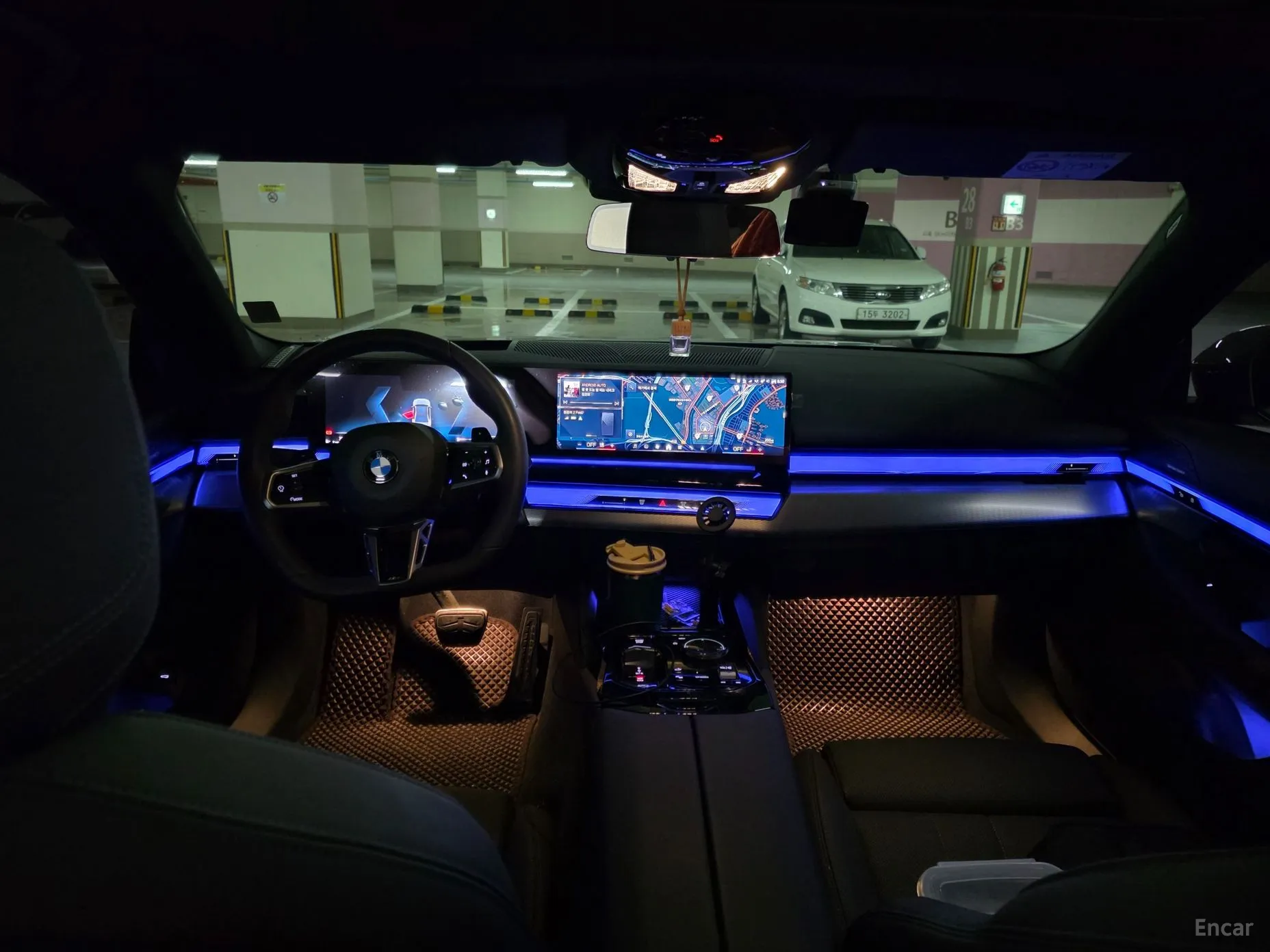 BMW 5 Series (G60) превью 13