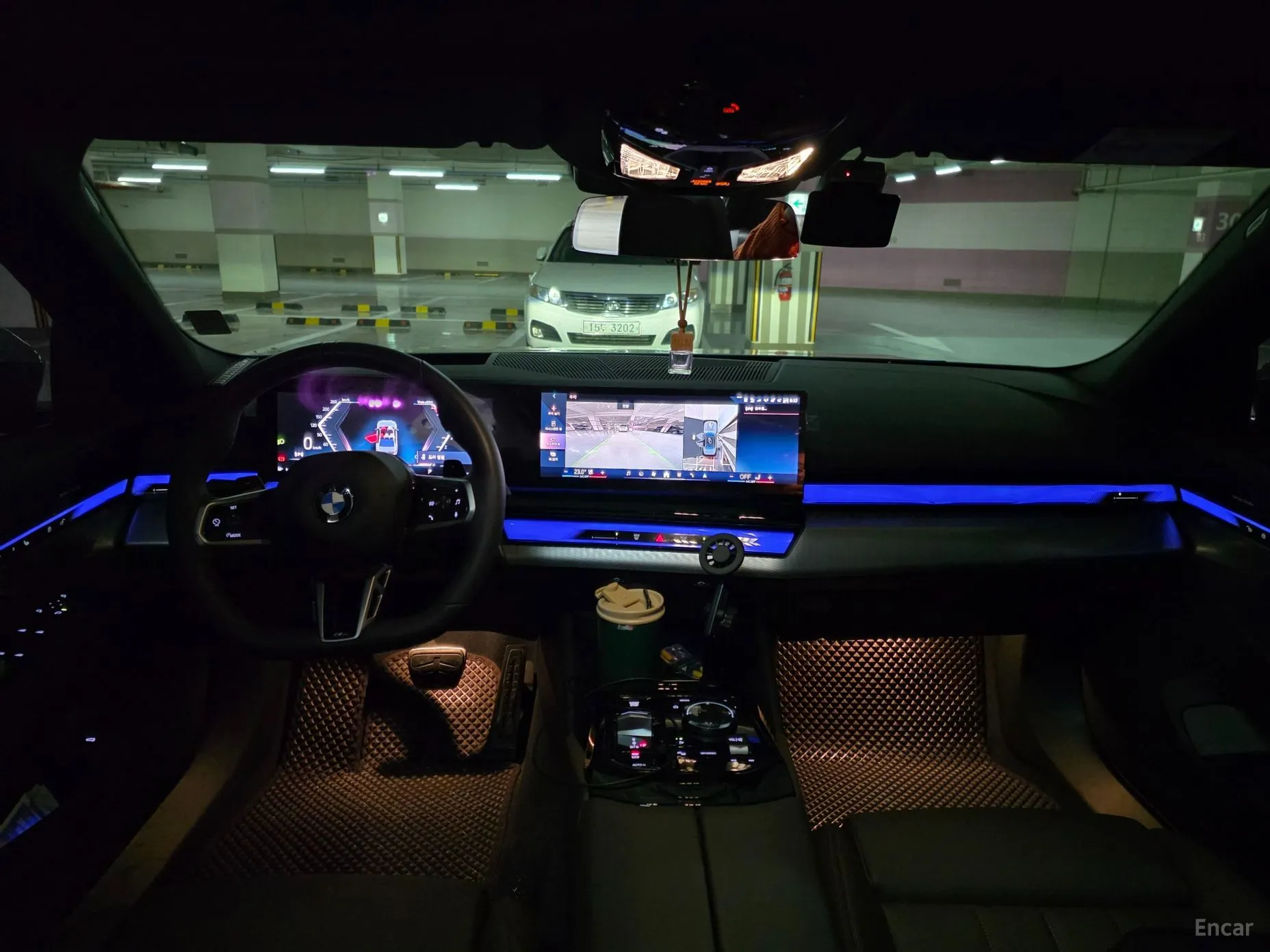 BMW 5 Series (G60) превью 14