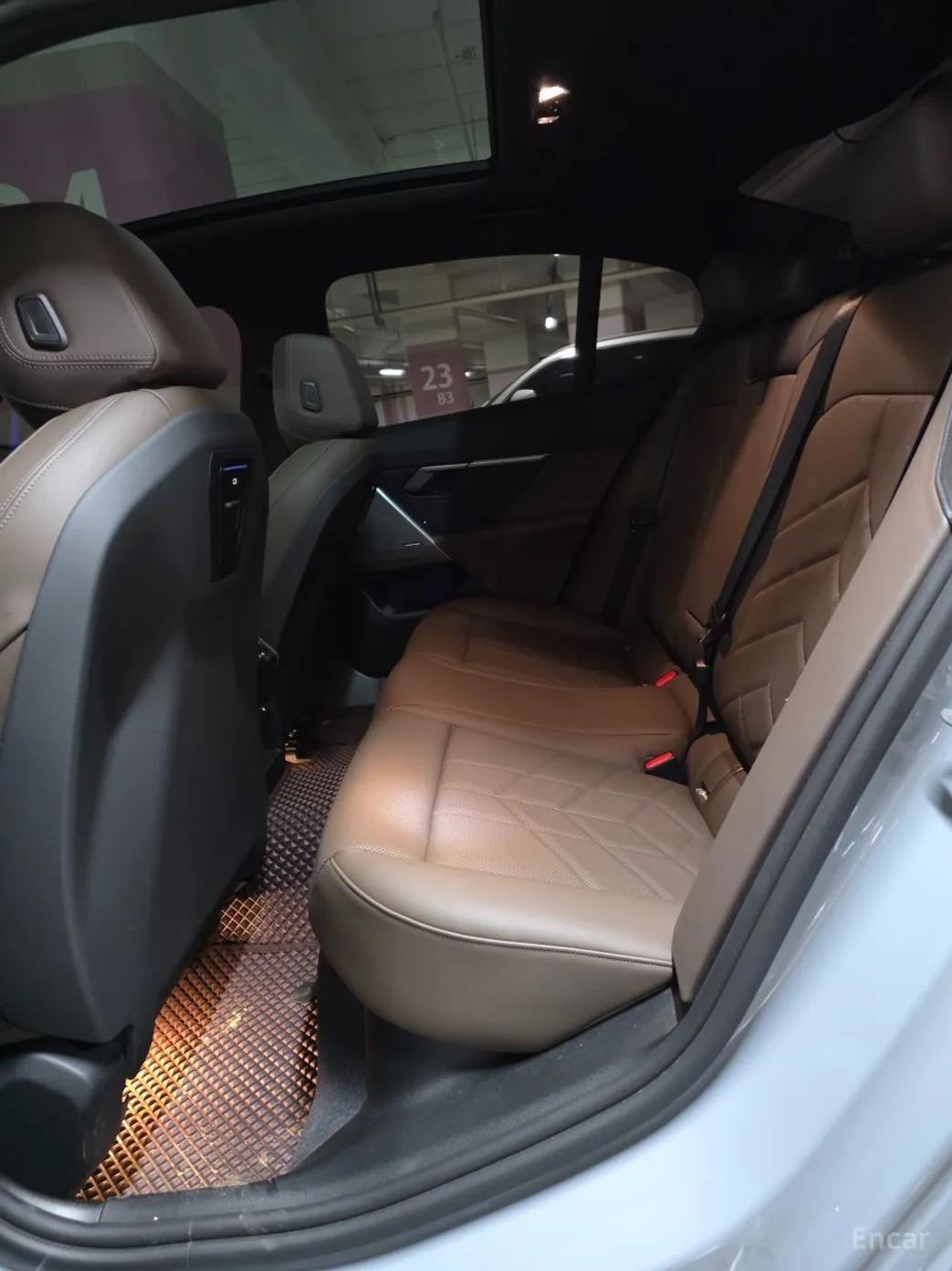 BMW 5 Series (G60) превью 15