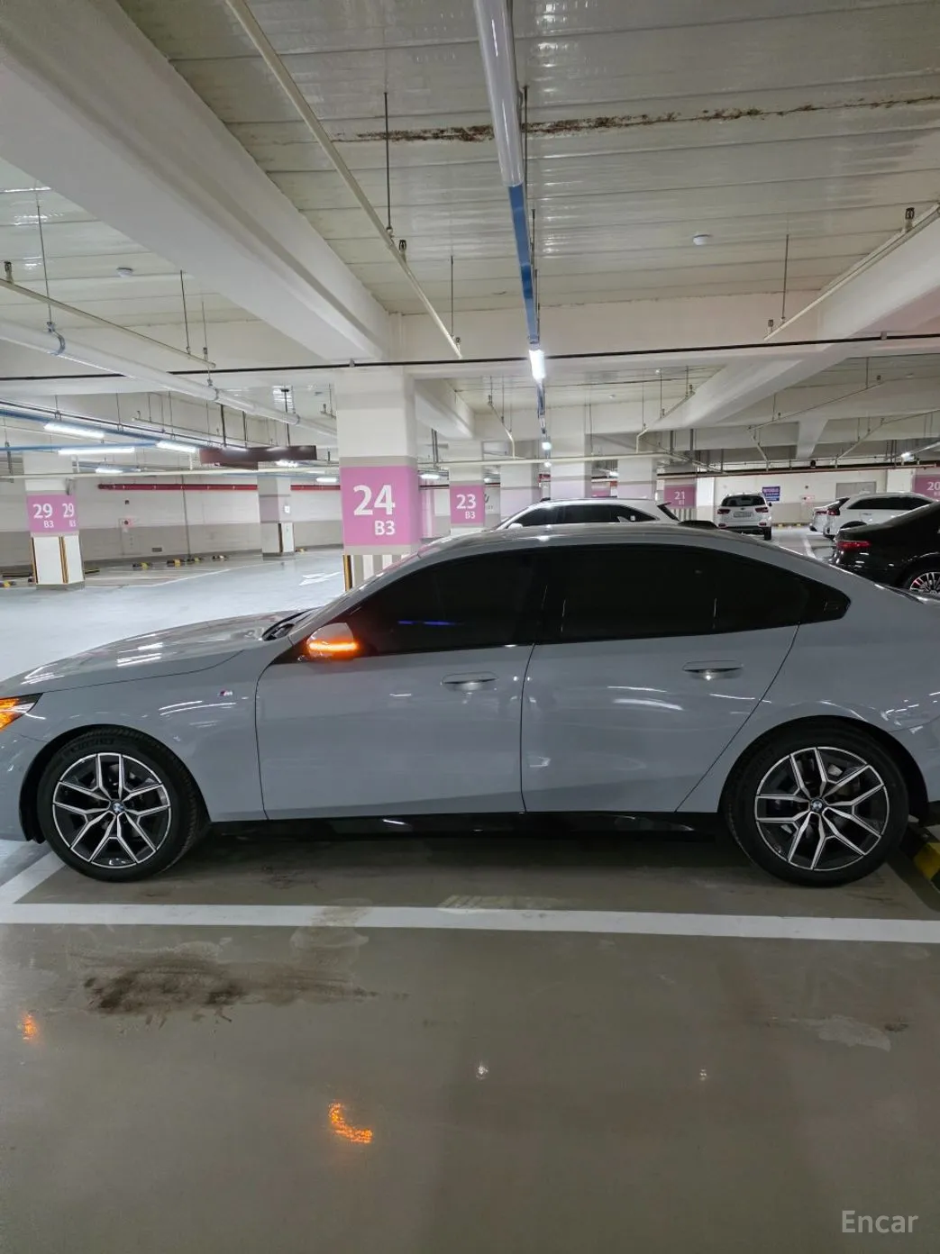 BMW 5 Series (G60) превью 4