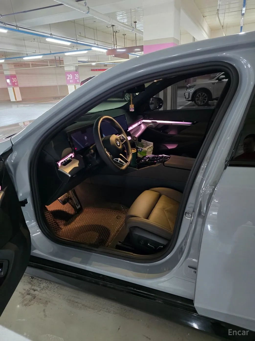 BMW 5 Series (G60) превью 9