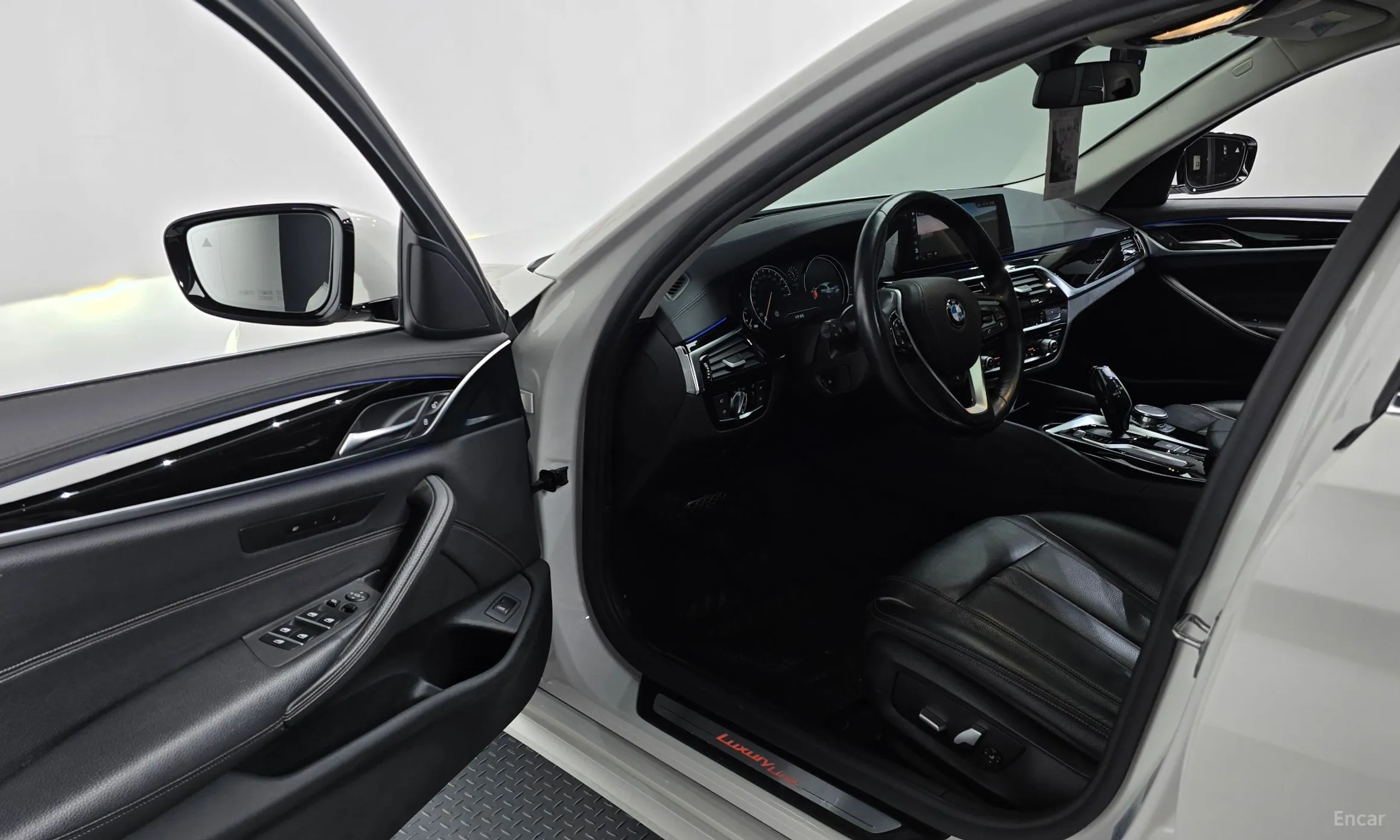 BMW 5 Series (G30) превью 10