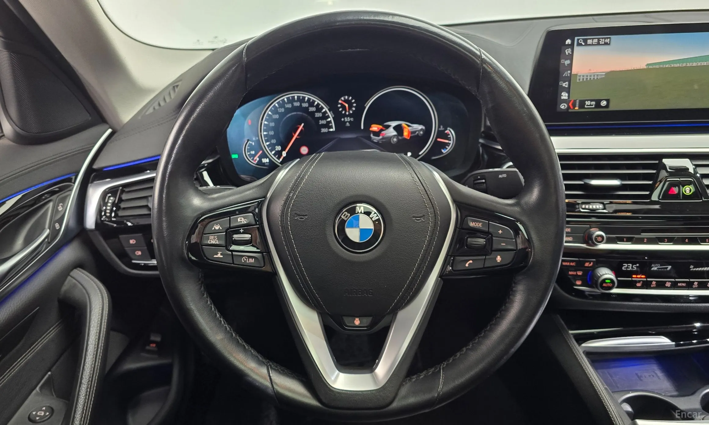 BMW 5 Series (G30) превью 13