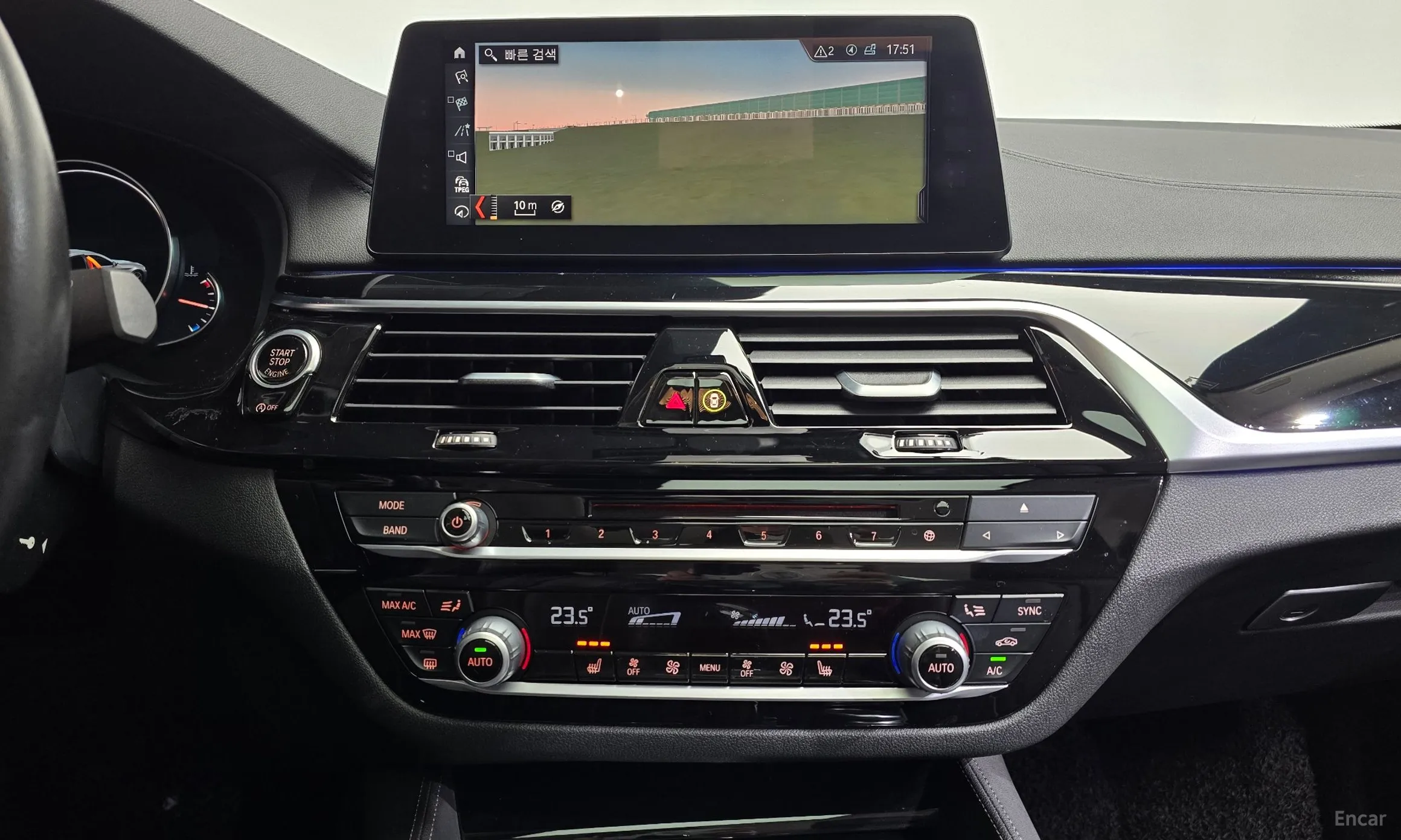 BMW 5 Series (G30) превью 14