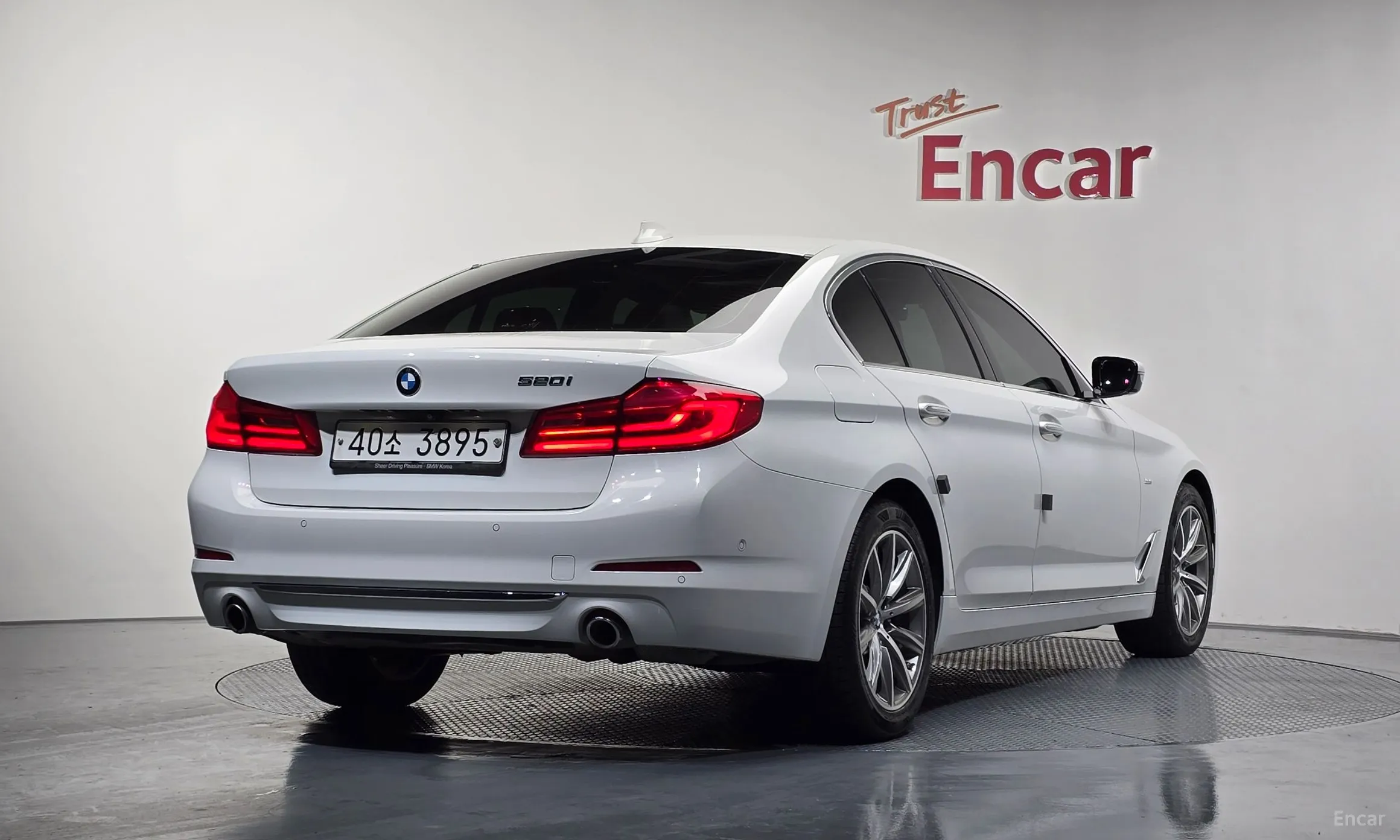 BMW 5 Series (G30) превью 2