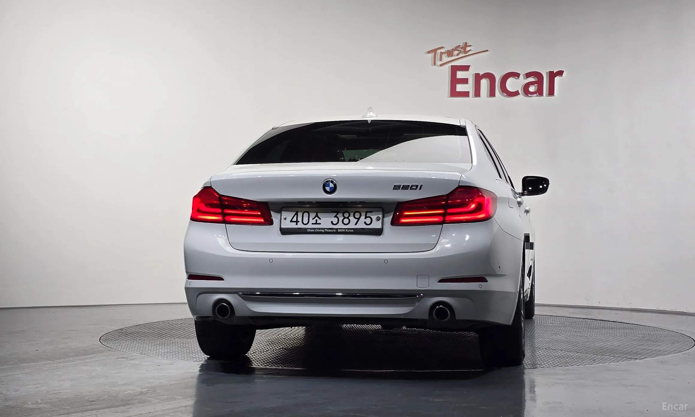 BMW 5 Series (G30) превью 4